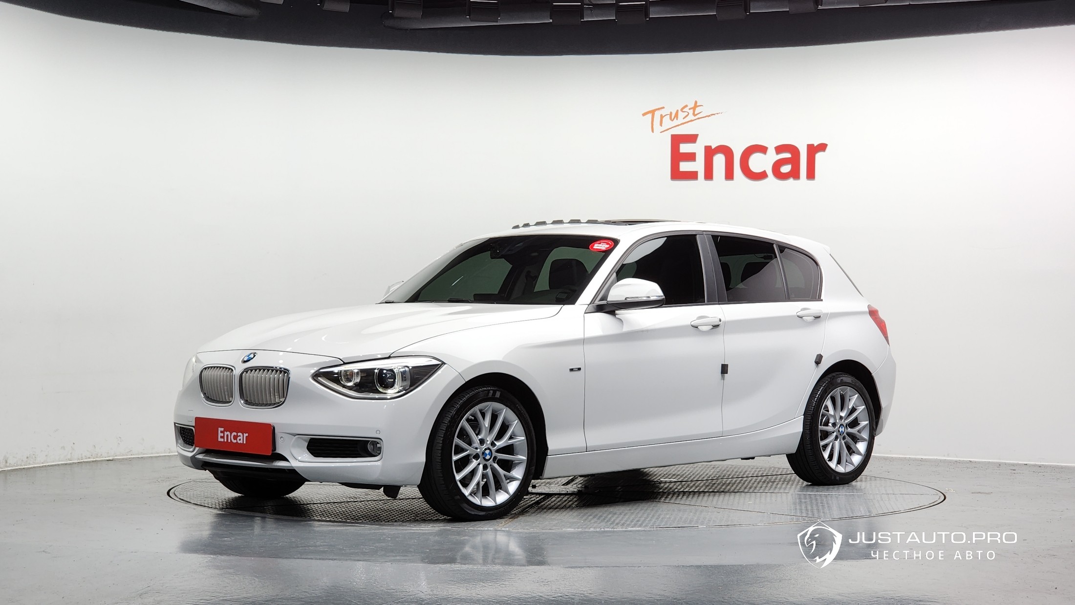 Автомобиль BMW 1-Series