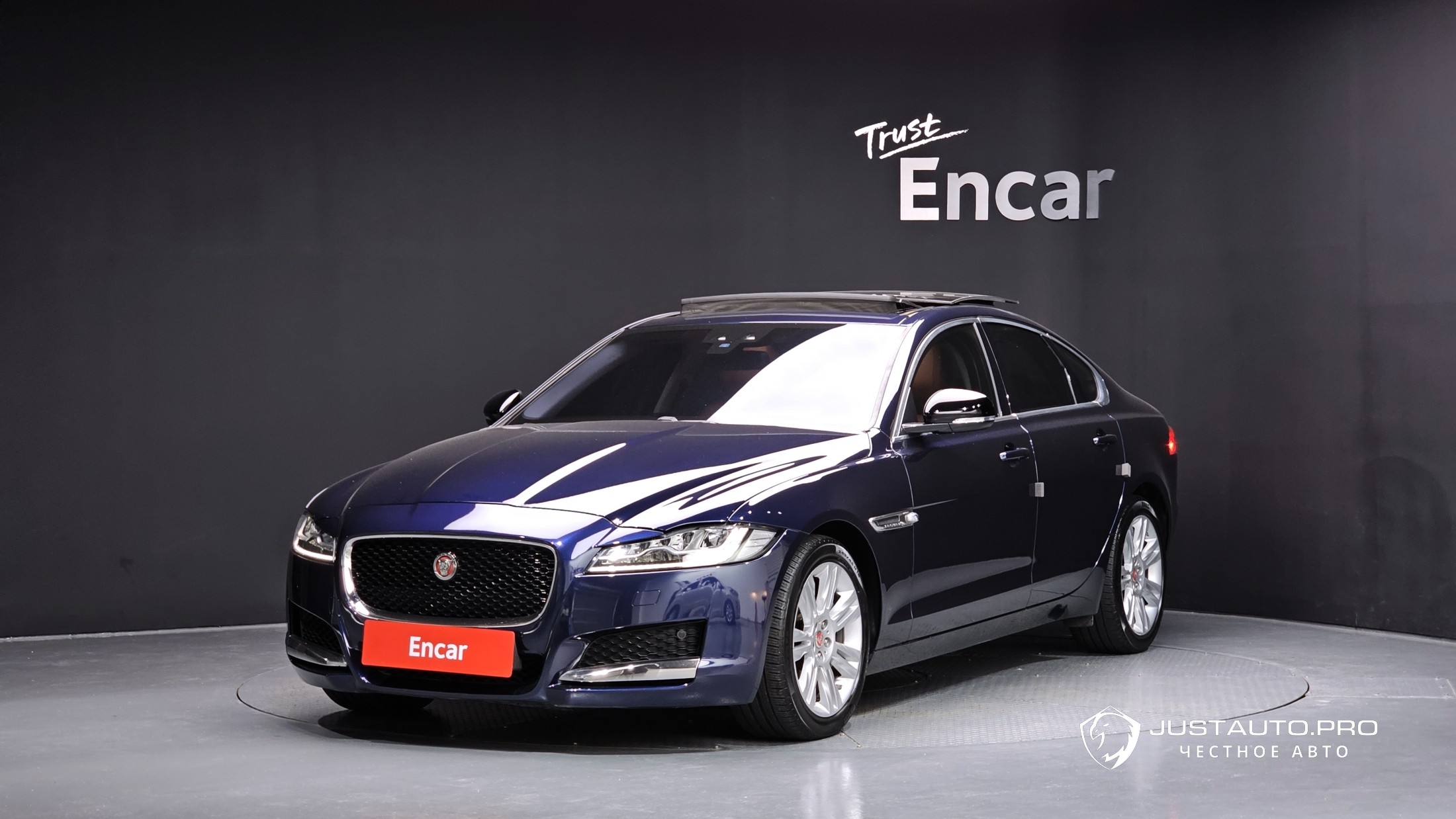 Автомобиль Jaguar XF