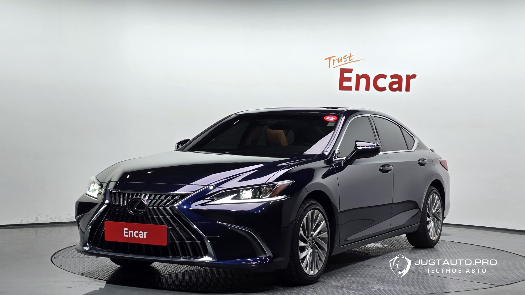 Автомобиль Lexus ES