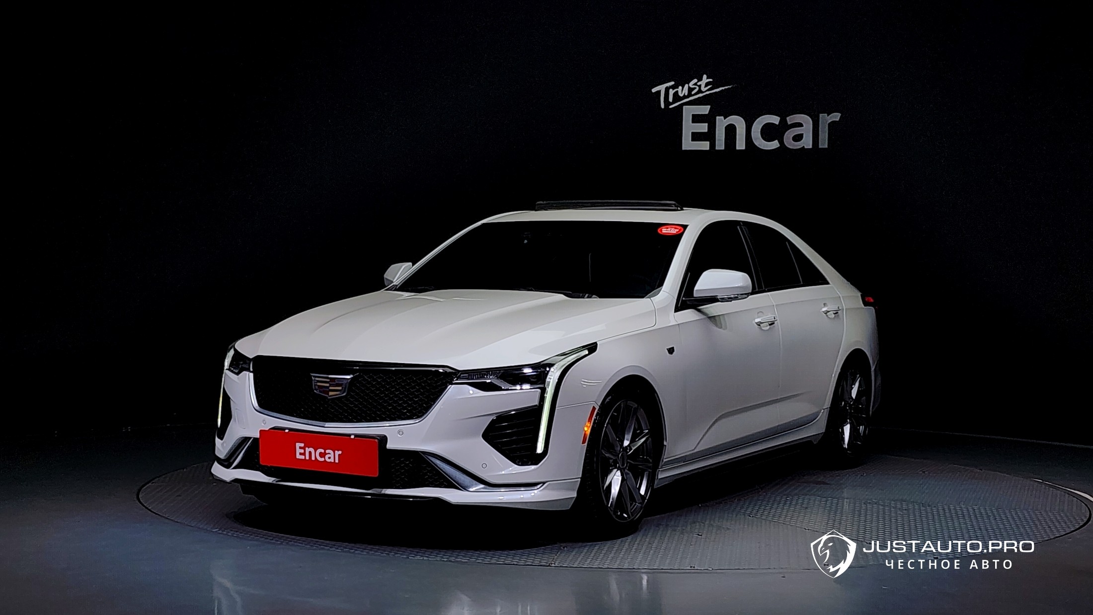 Автомобиль Cadillac CT4