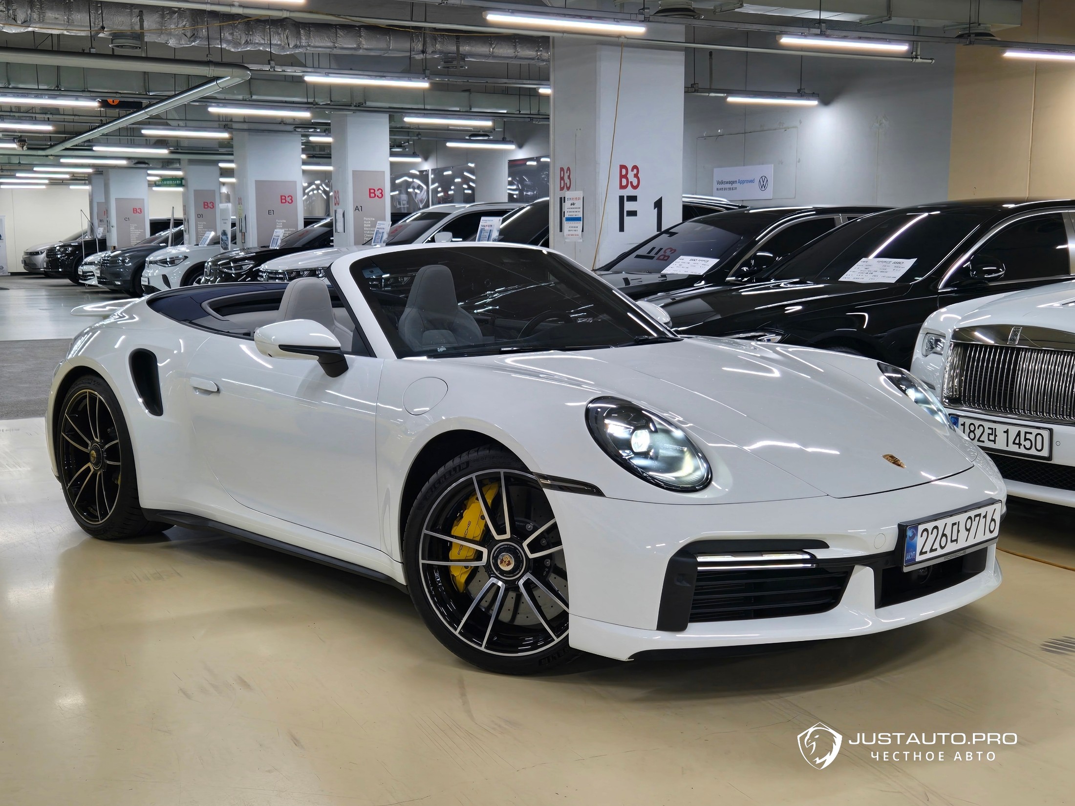 Автомобиль Porsche 911