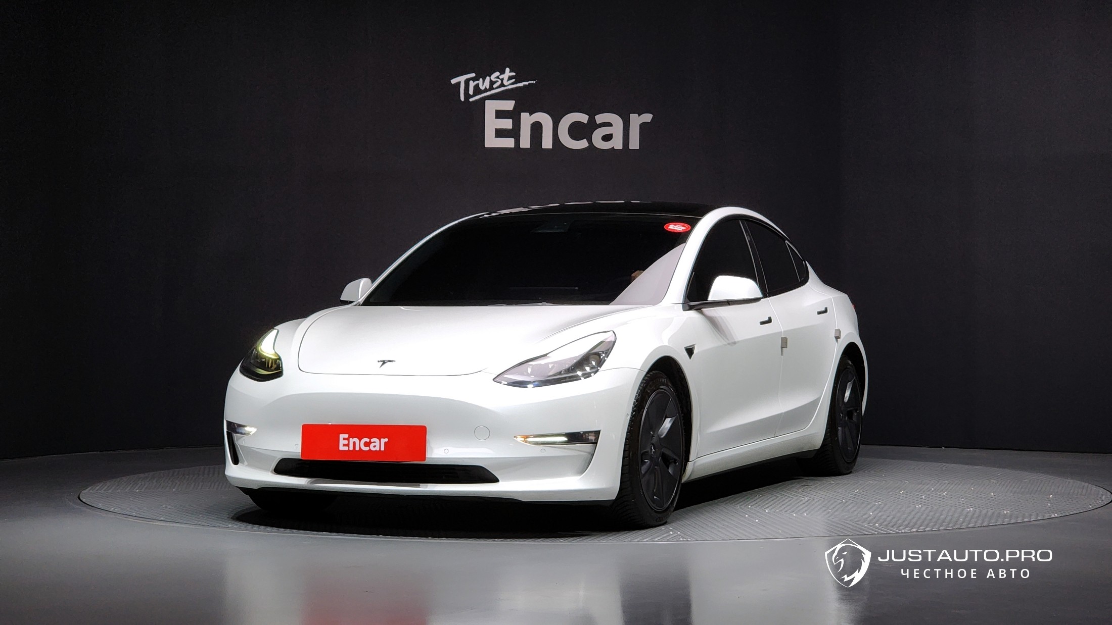 Автомобиль Tesla Model 3