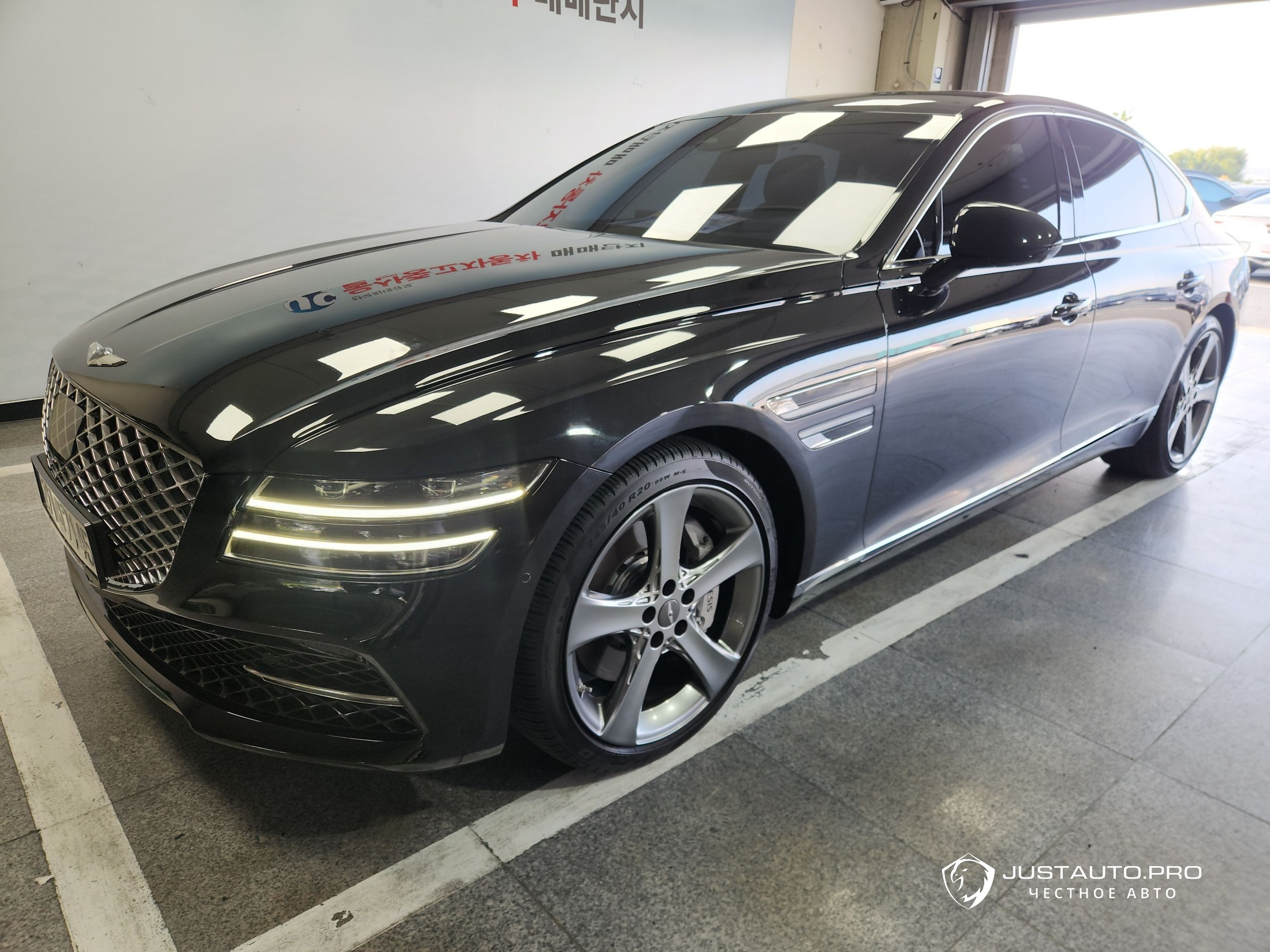 Автомобиль Genesis G80