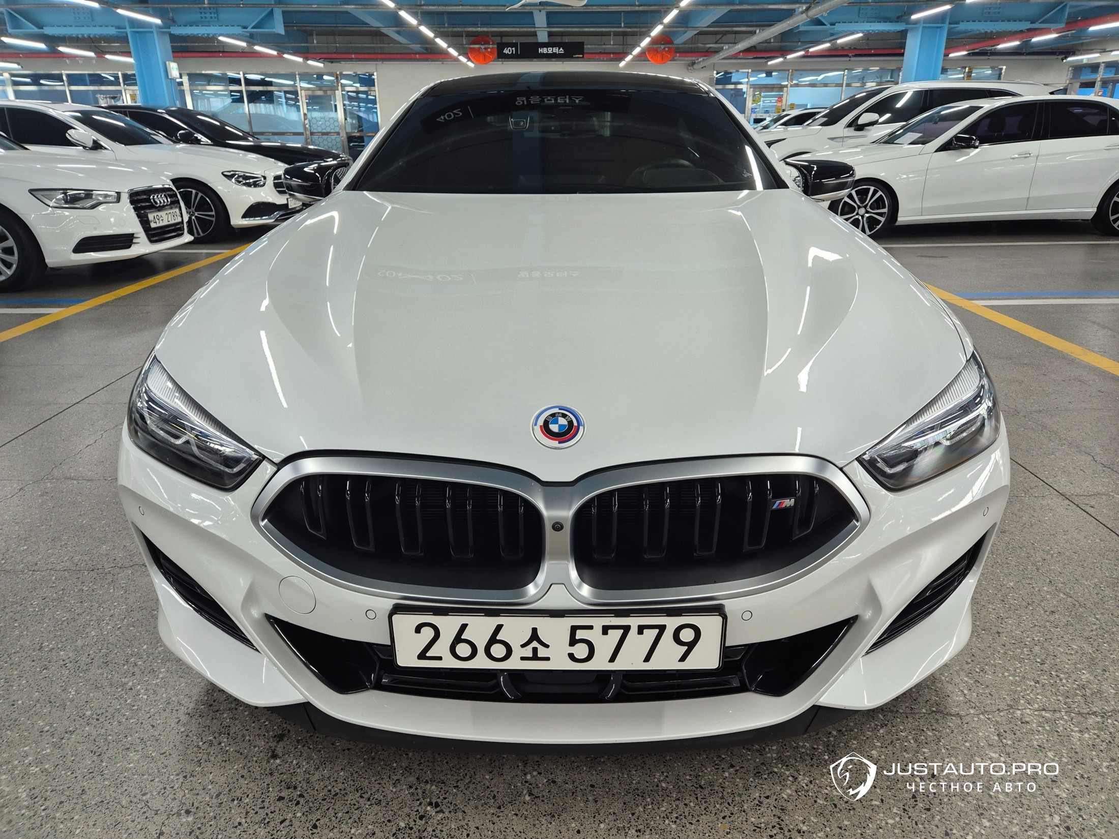 Автомобиль BMW 8-Series