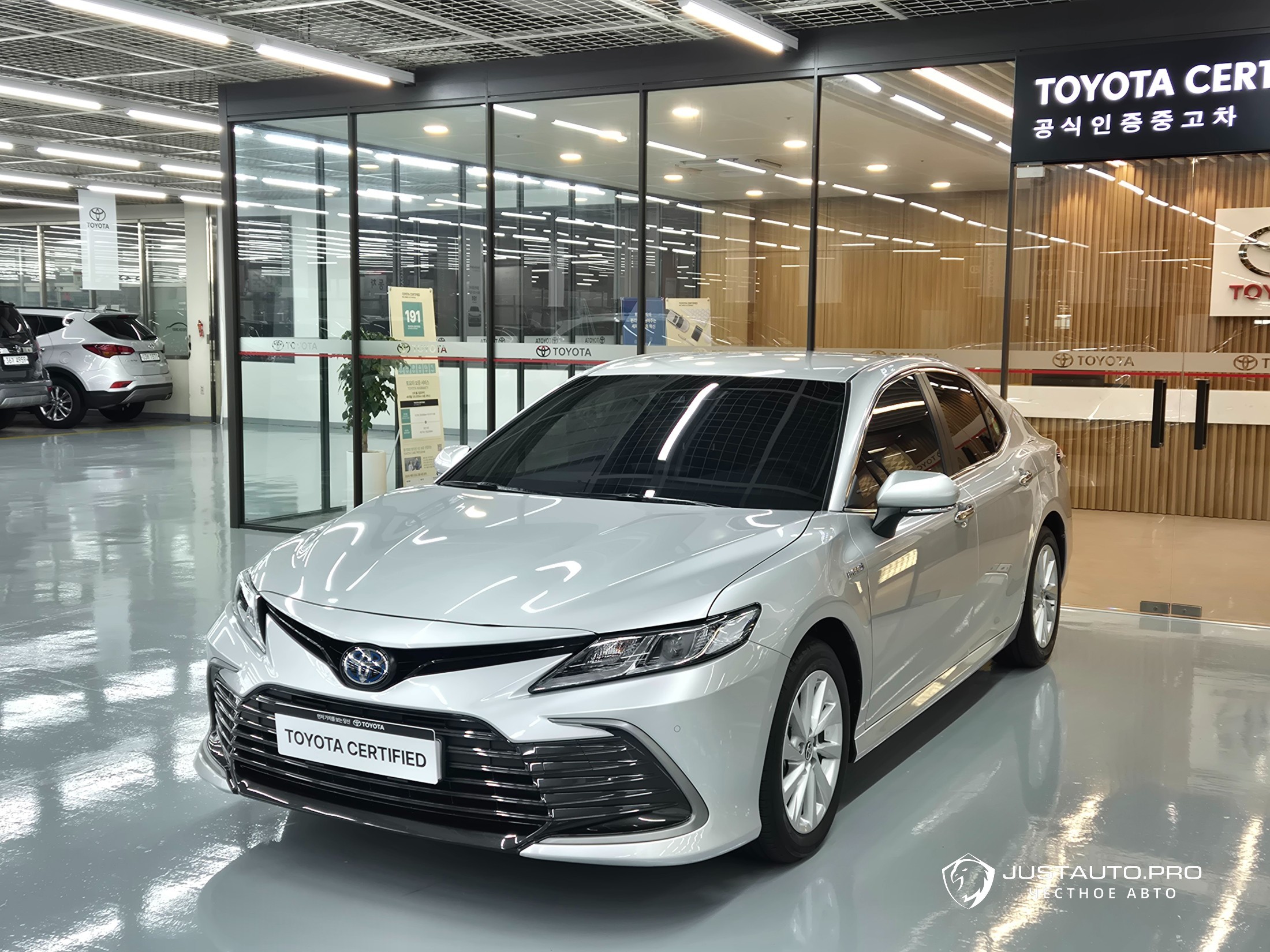 Автомобиль Toyota Camry