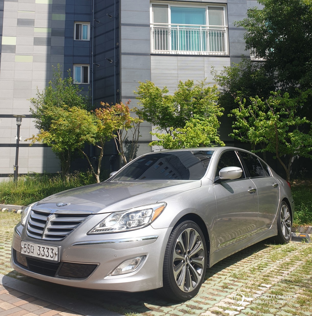 Автомобиль Hyundai Genesis