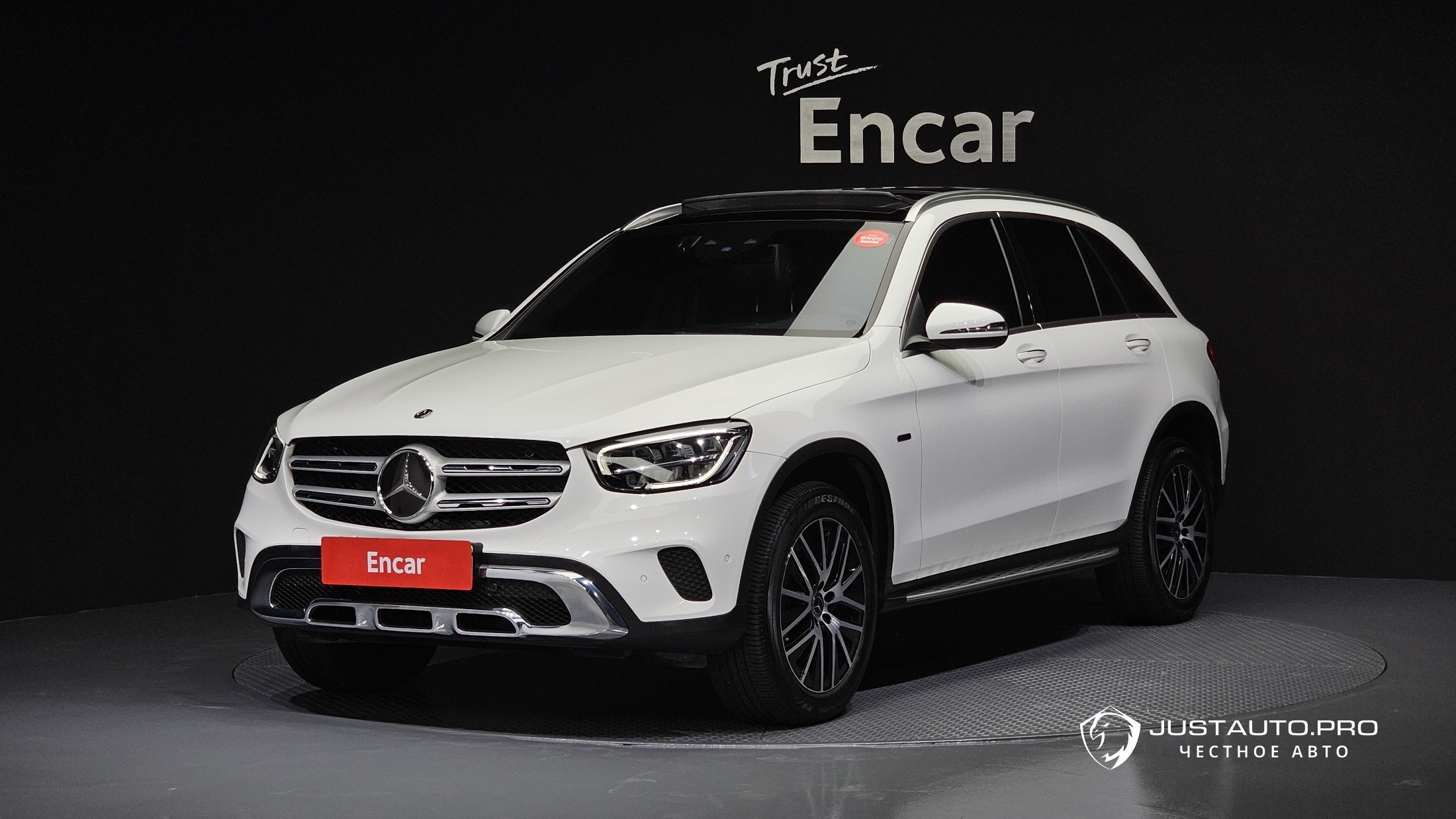 Автомобиль Mercedes-Benz GLC-Class