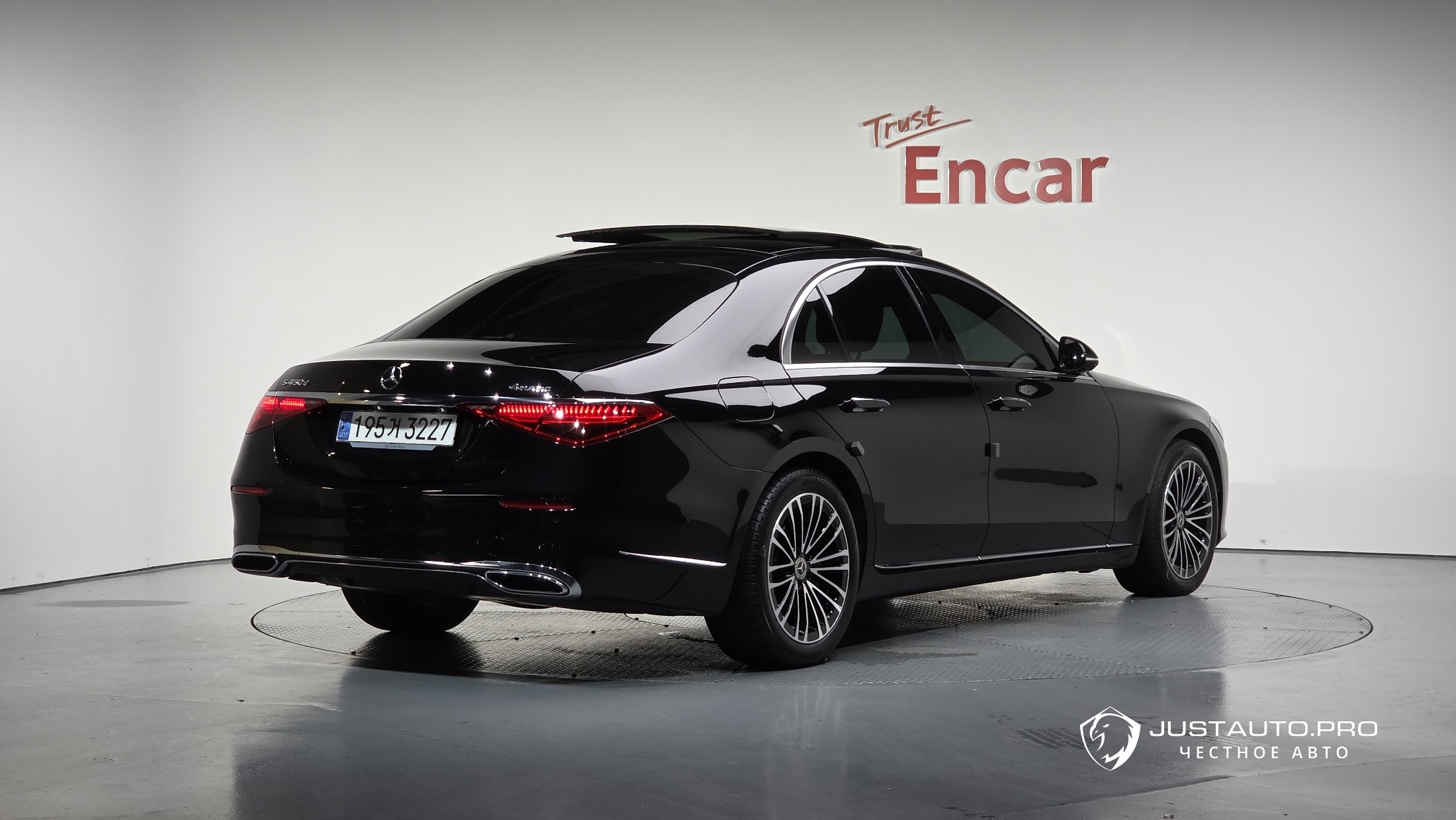 Автомобиль Mercedes-Benz S-Class