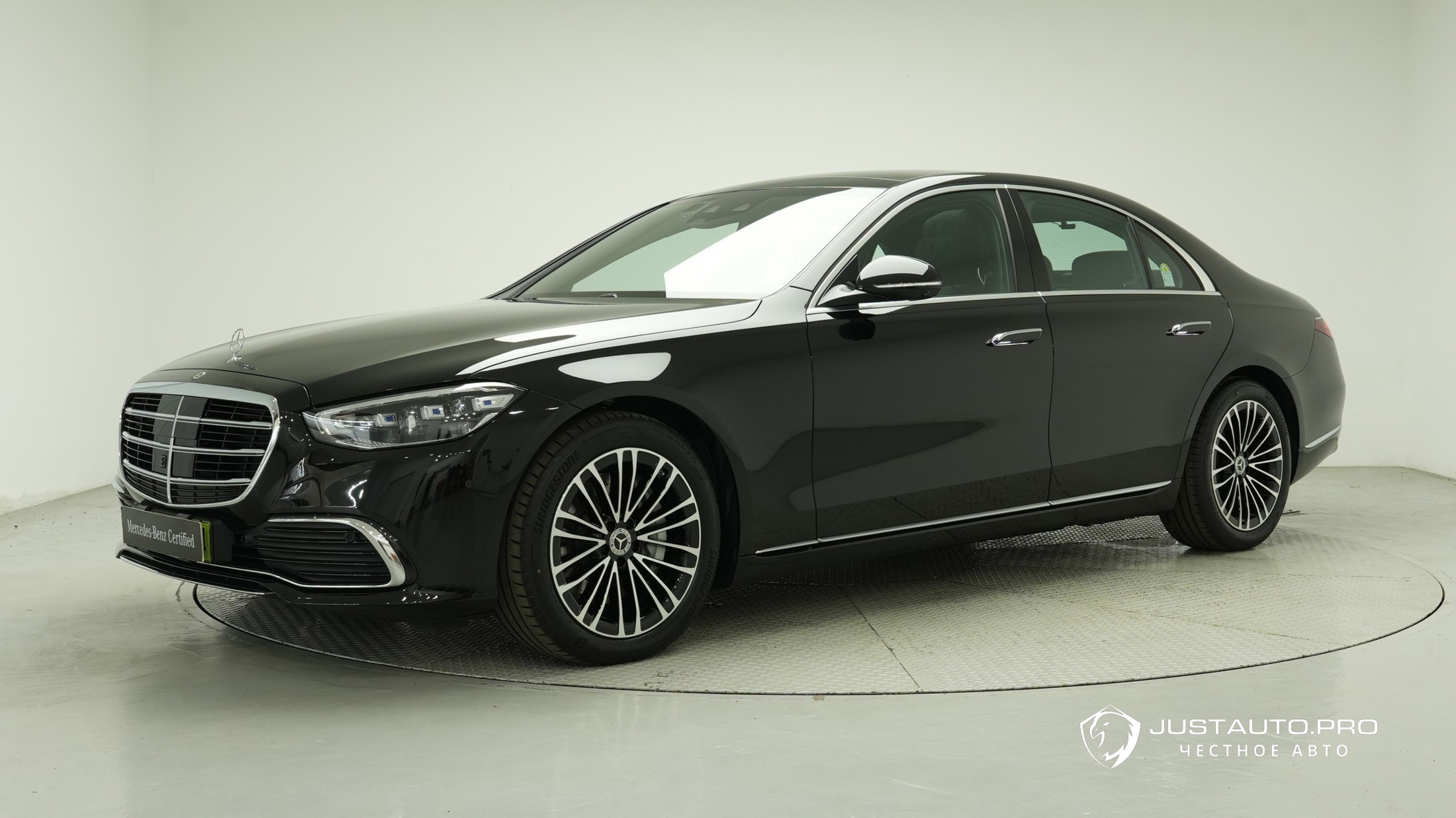 Автомобиль Mercedes-Benz S-Class