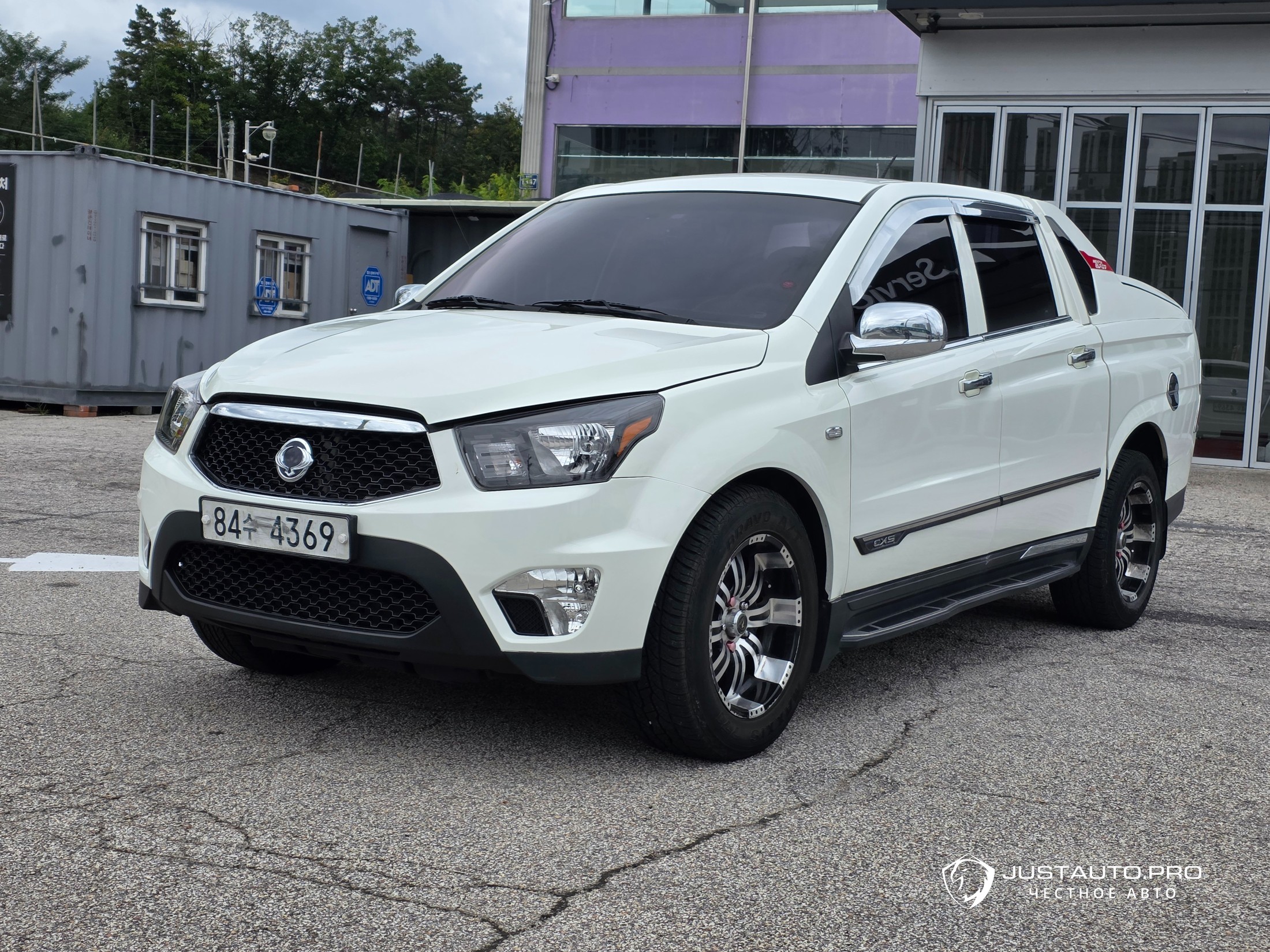Автомобиль KG_Mobility_Ssangyong KORANDO