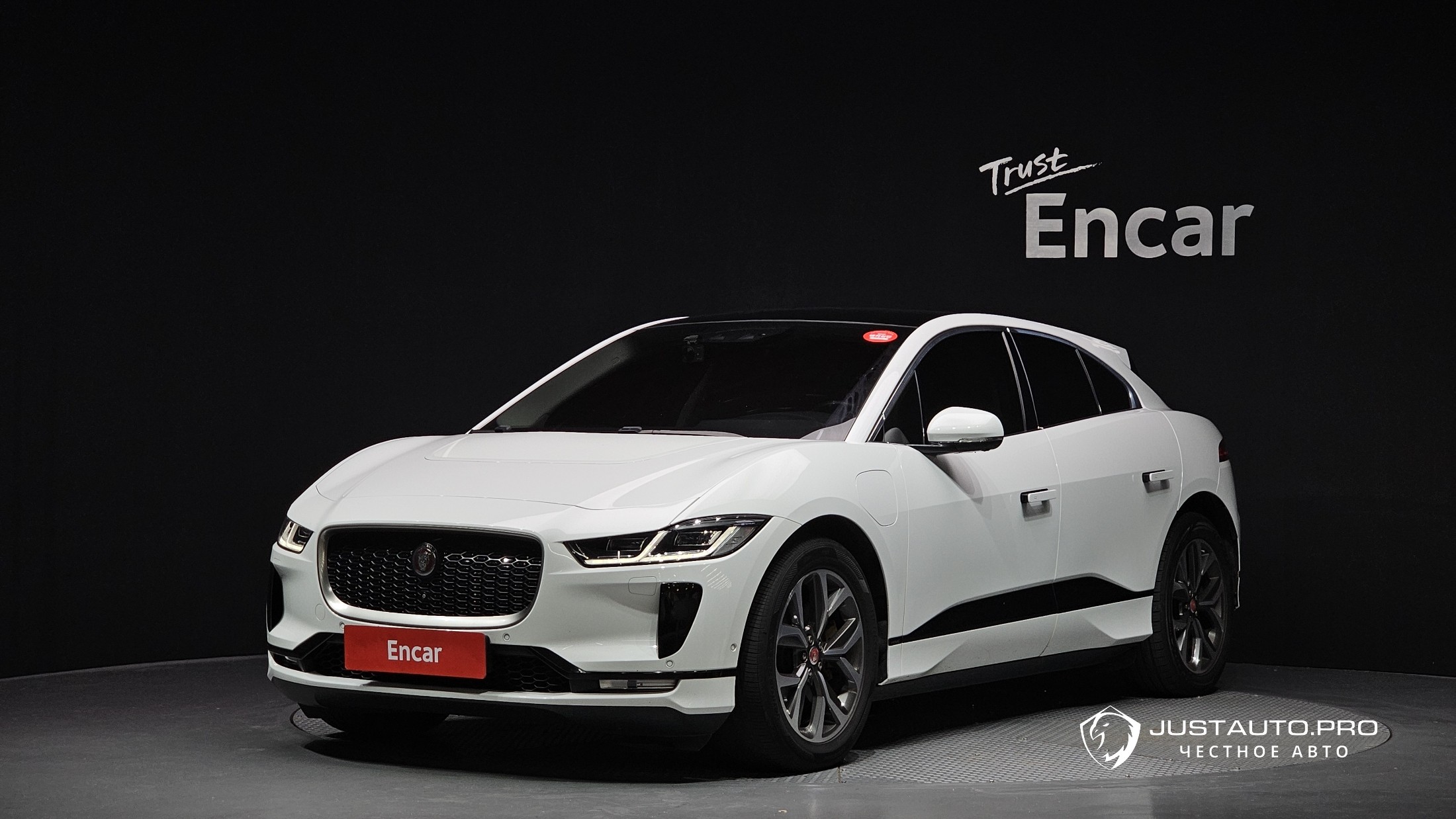 Автомобиль Jaguar I-PACE