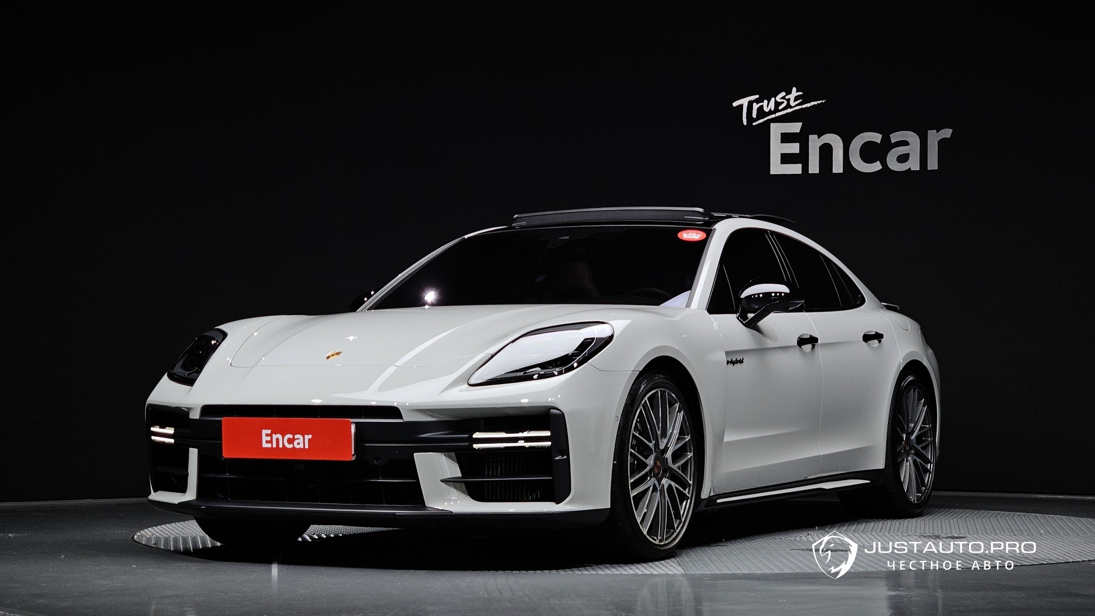 Автомобиль Porsche Panamera