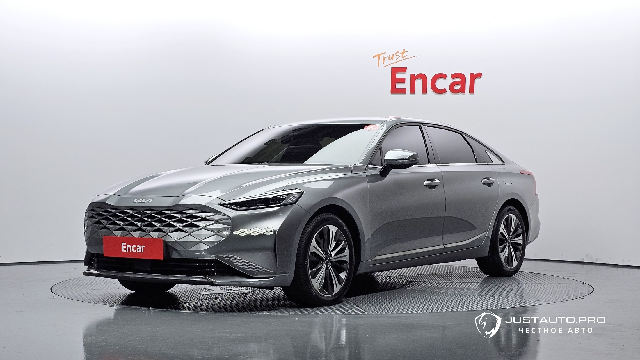 Автомобиль Kia K8