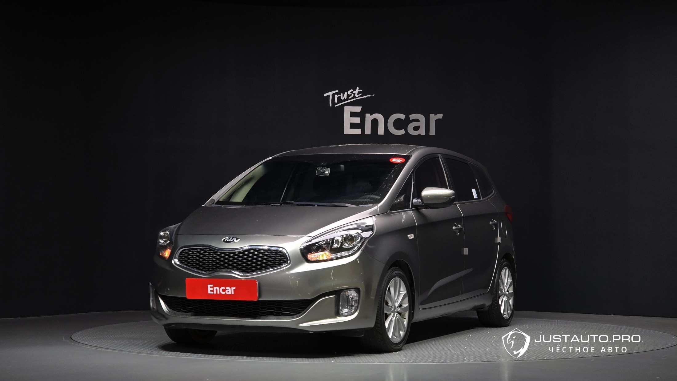 Автомобиль Kia Carens