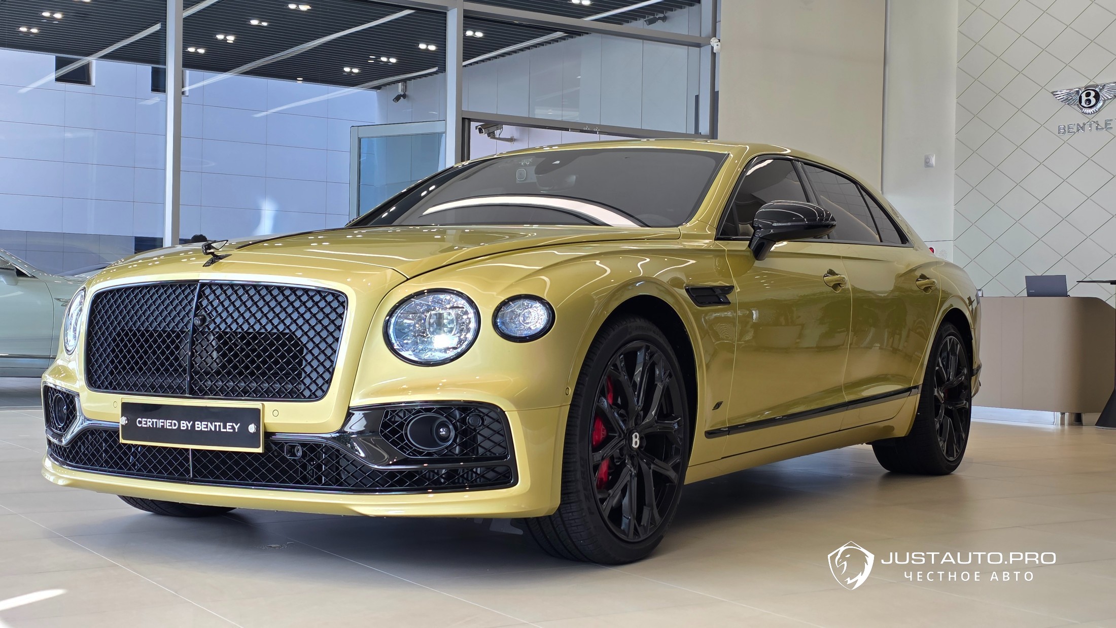 Автомобиль Bentley Flying Spur