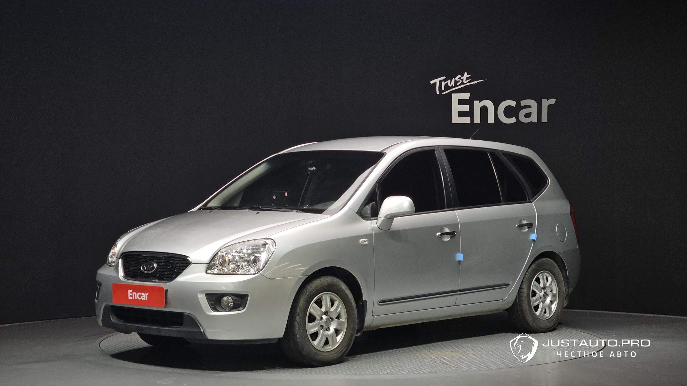 Автомобиль Kia Carens