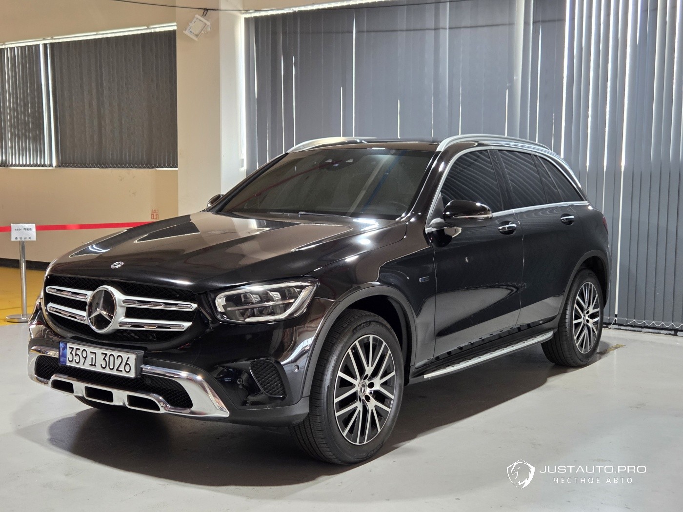 Автомобиль Mercedes-Benz GLC-Class