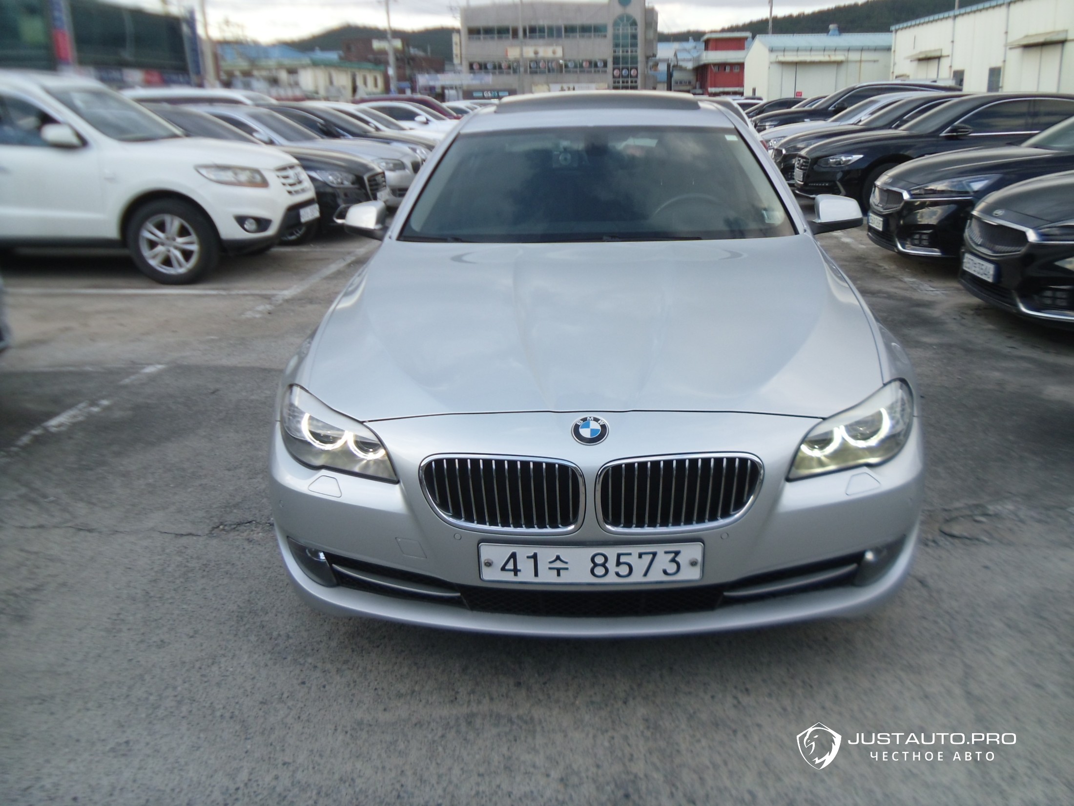 Автомобиль BMW 5-Series