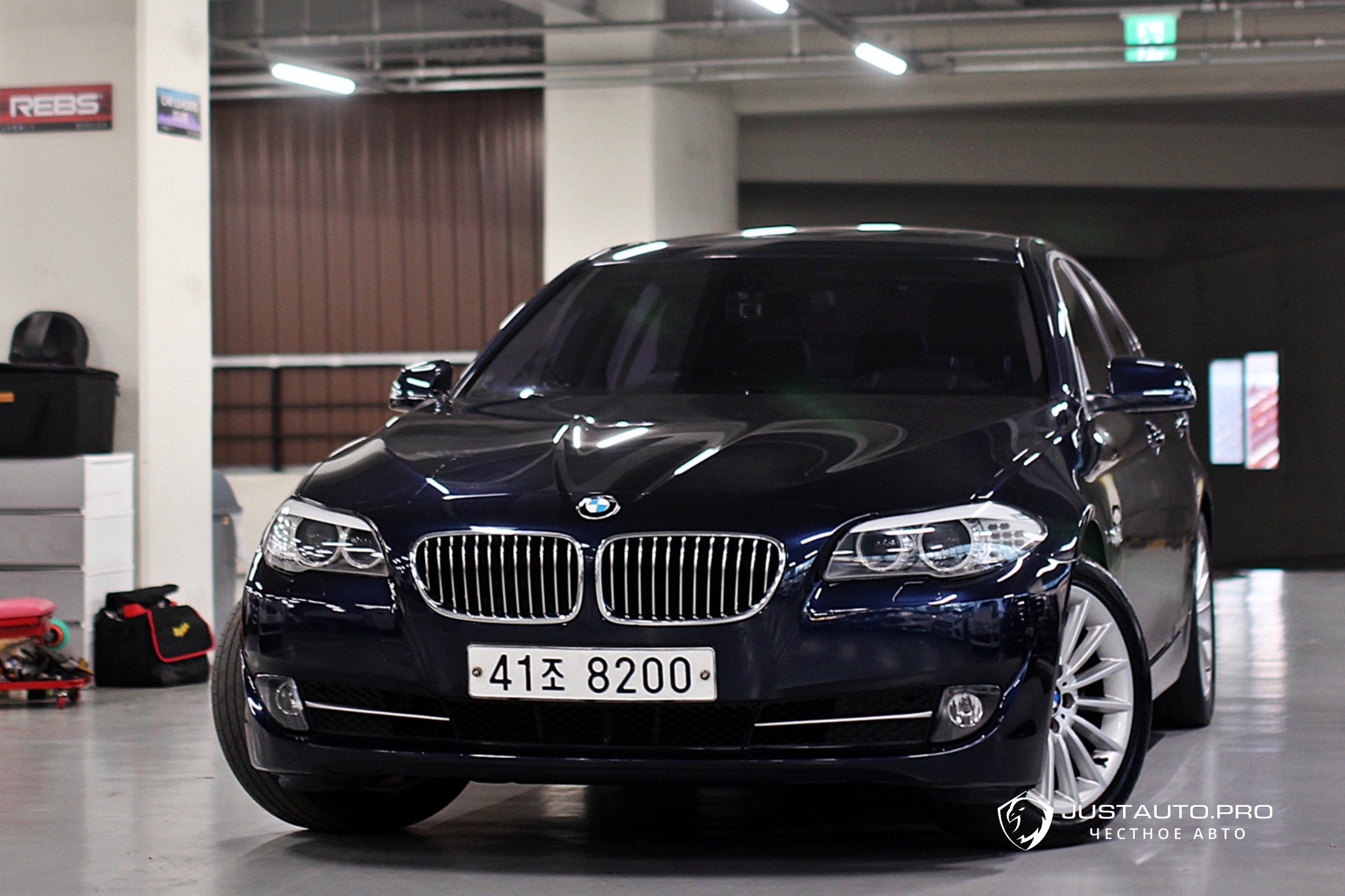 Автомобиль BMW 5-Series