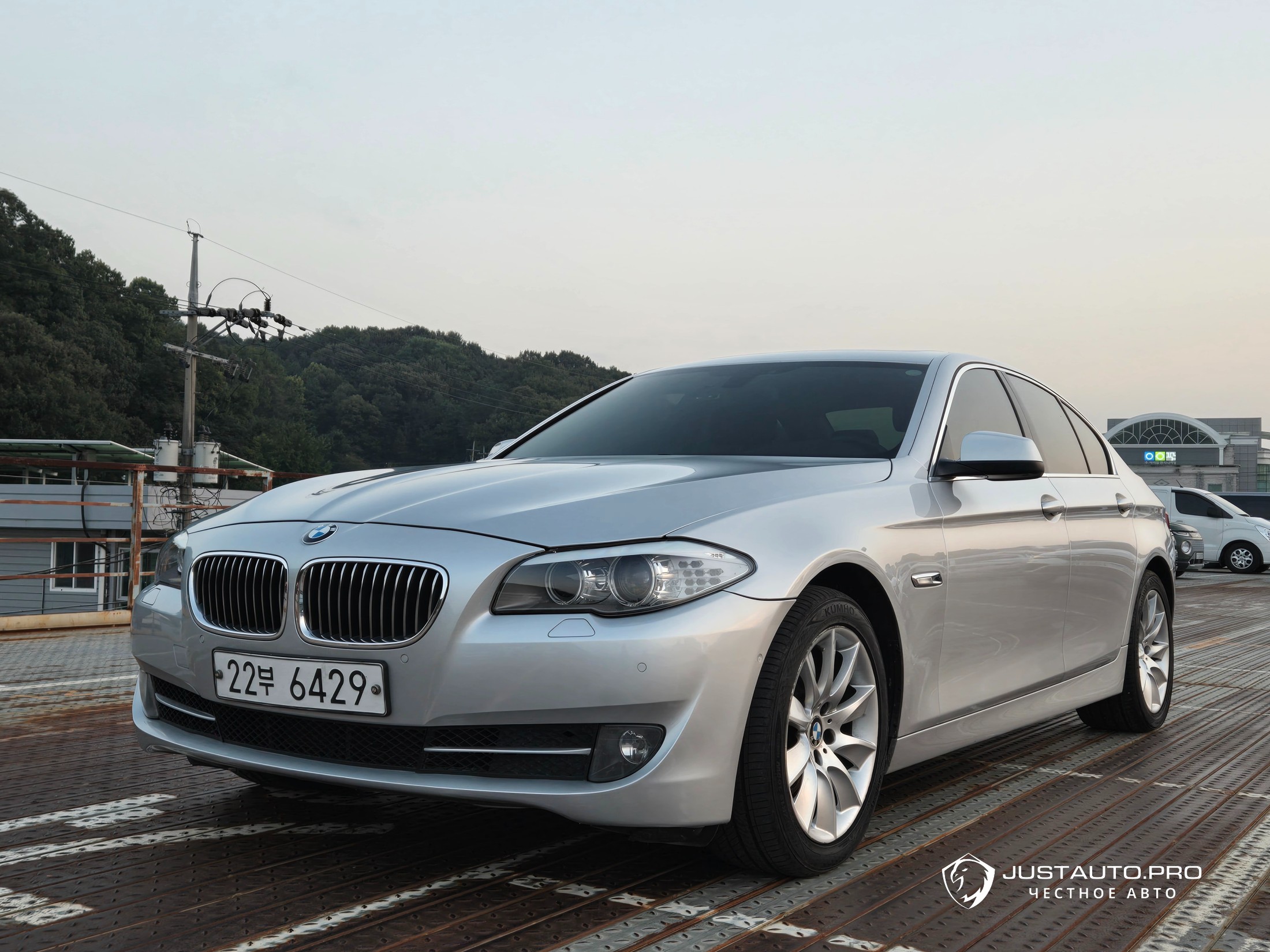 Автомобиль BMW 5-Series