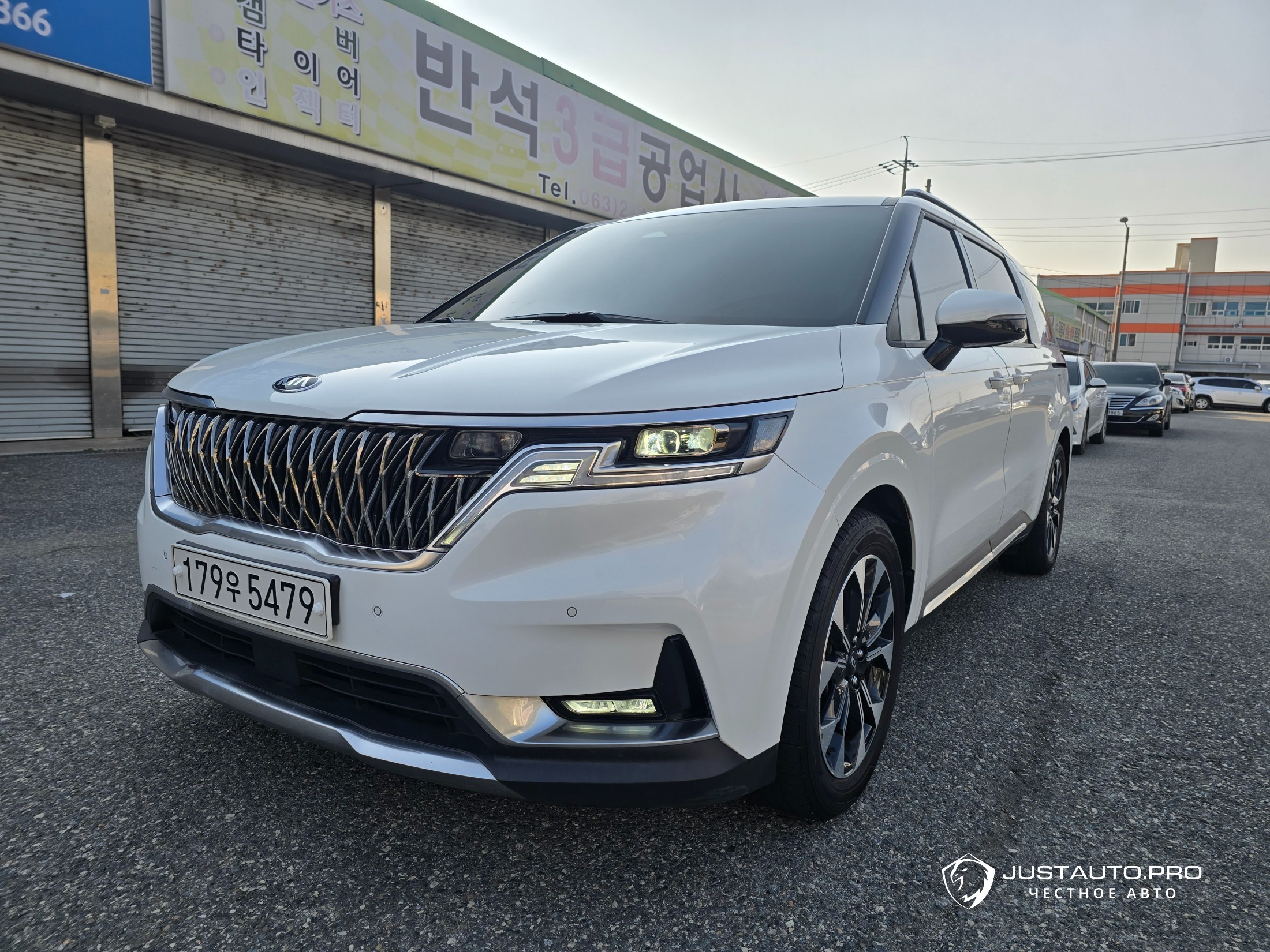 Автомобиль Kia Canival