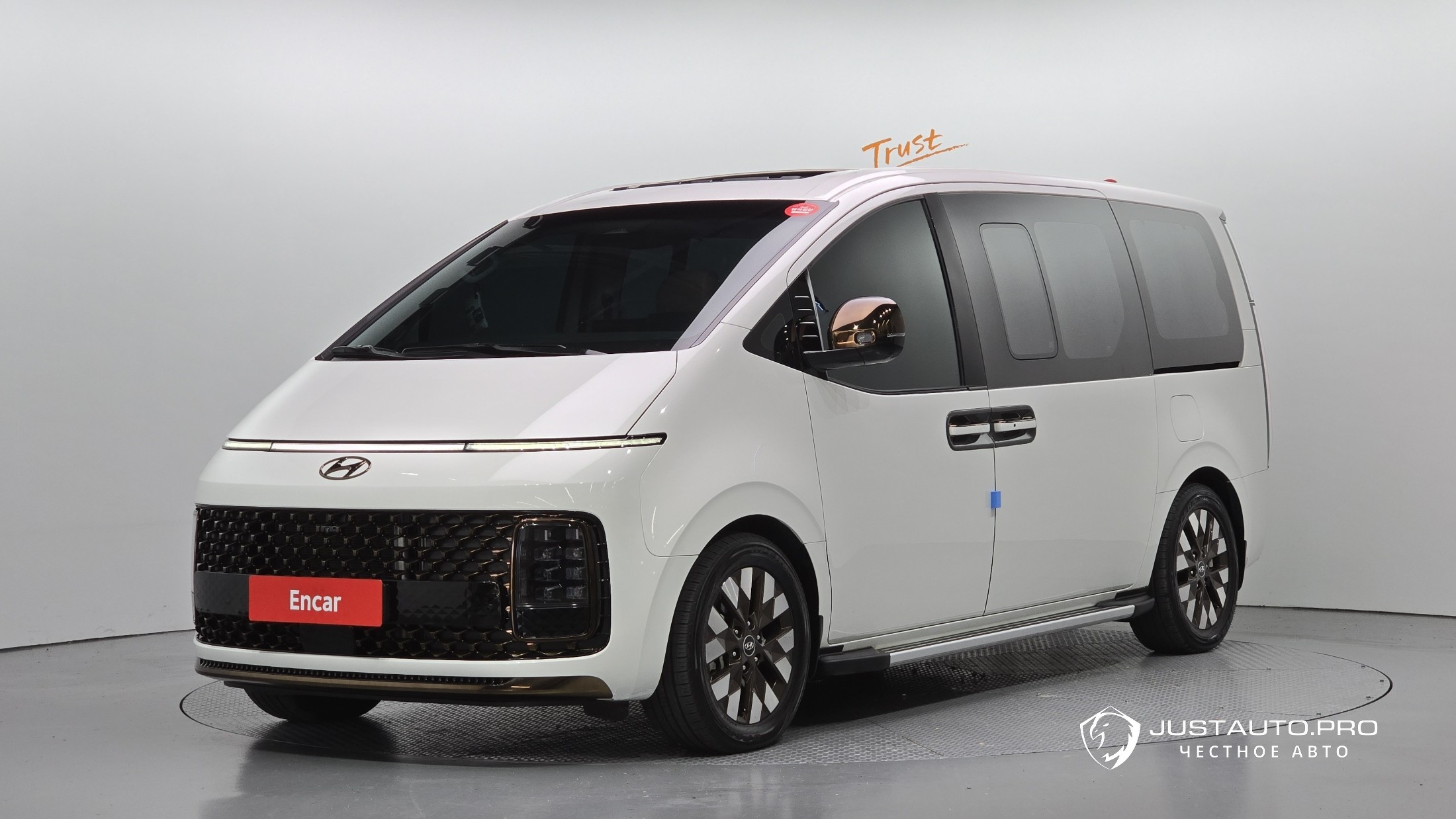 Автомобиль Hyundai Staria