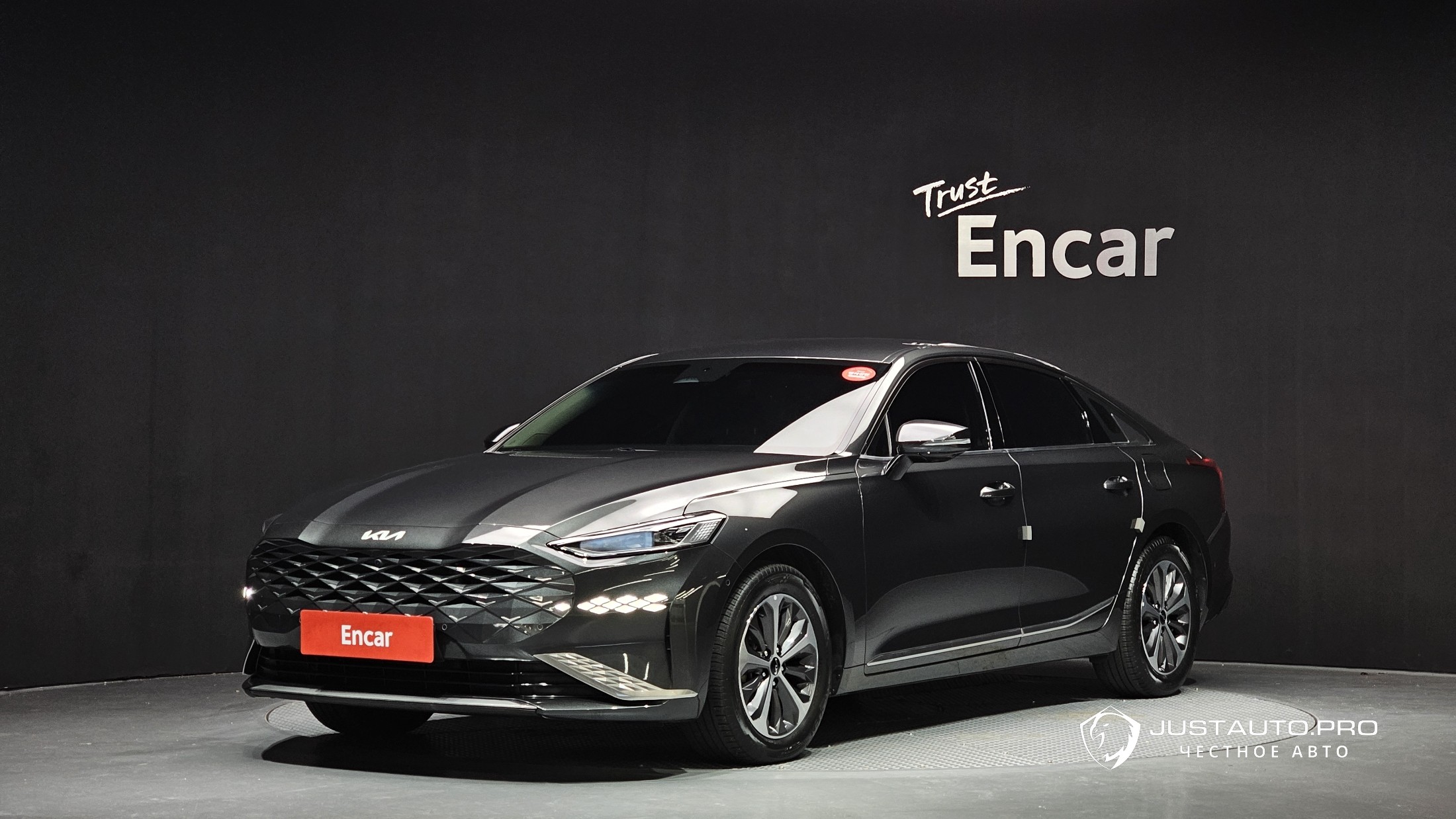 Автомобиль Kia K8