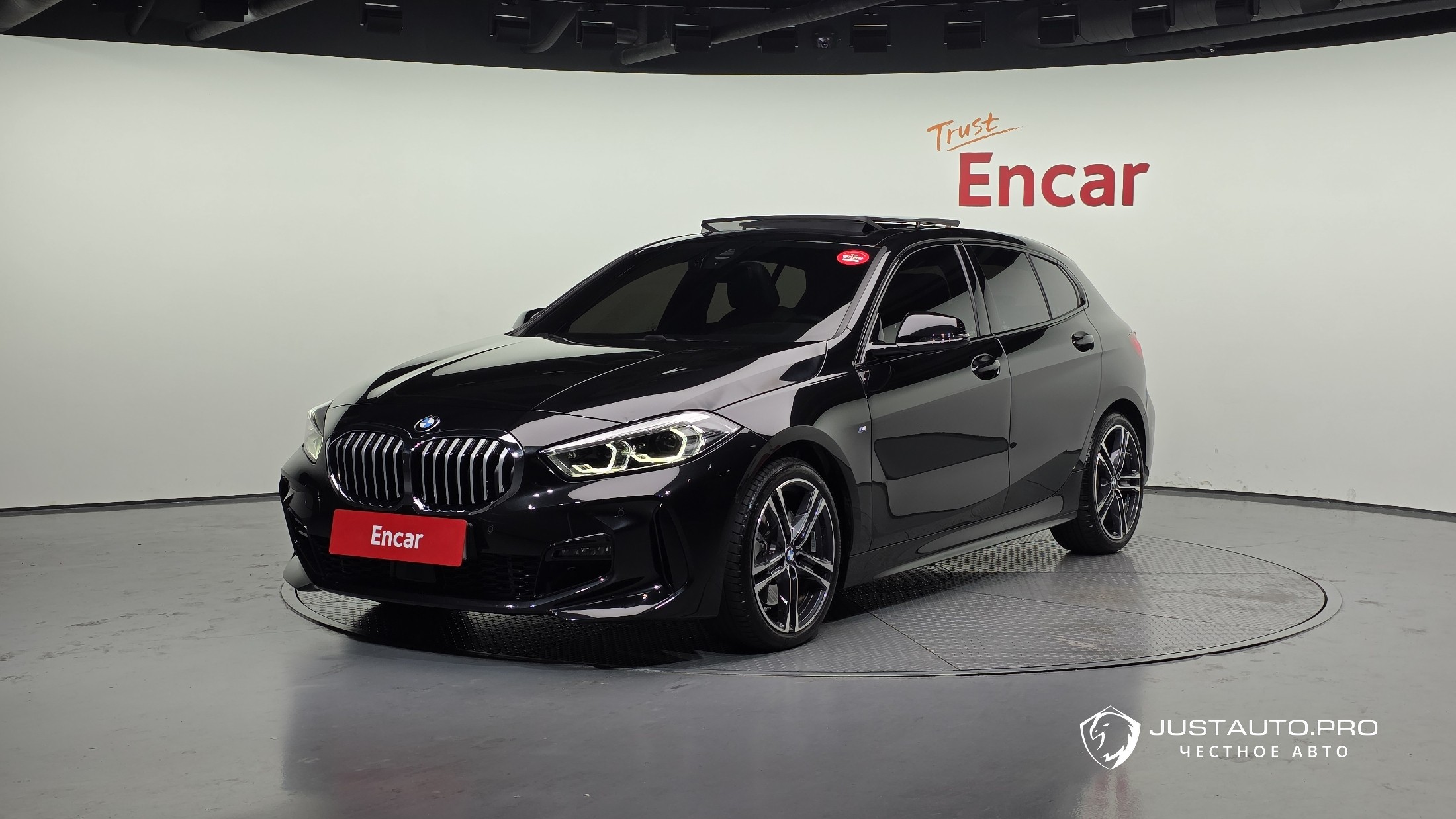 Автомобиль BMW 1-Series