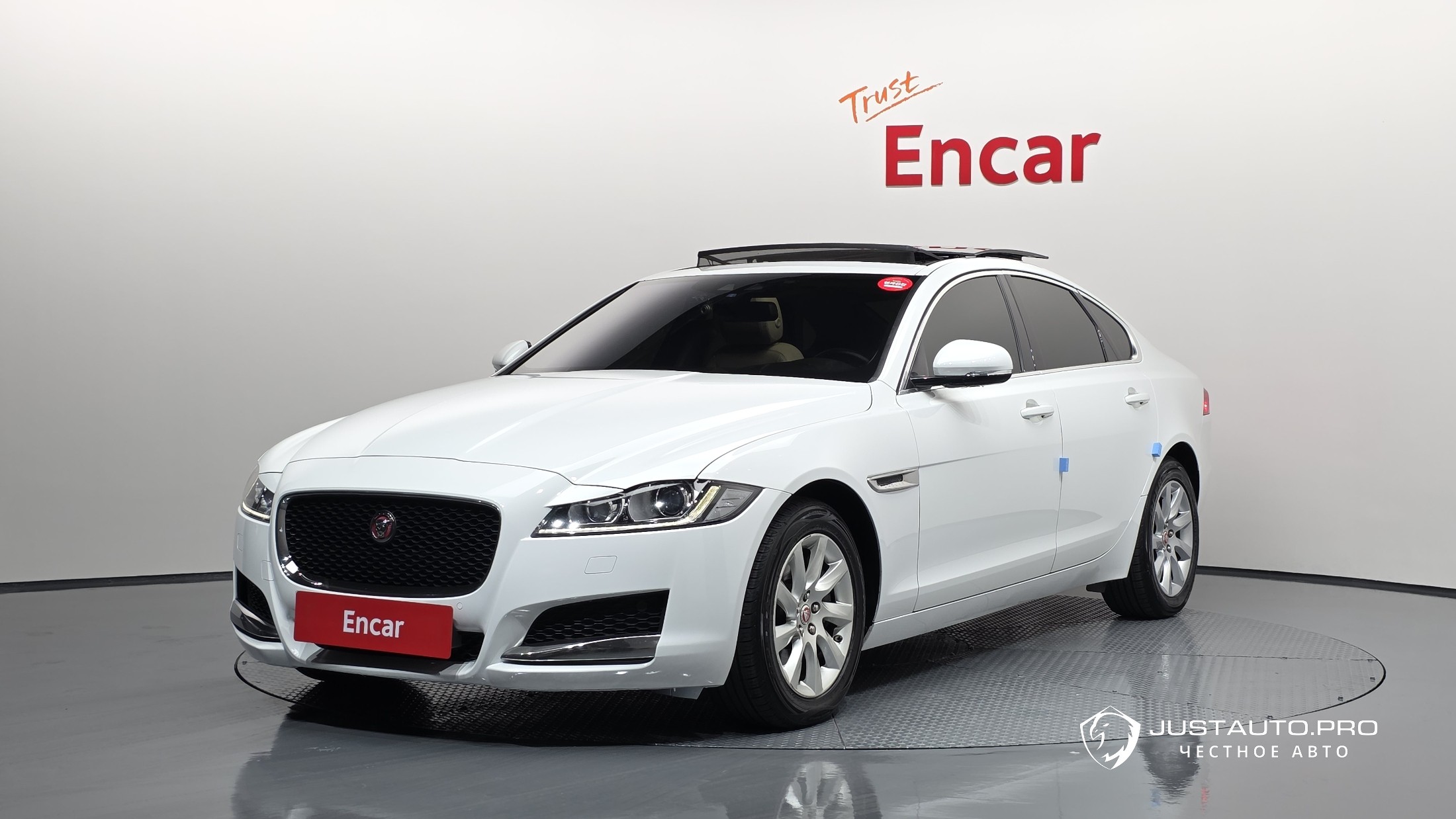 Автомобиль Jaguar XF