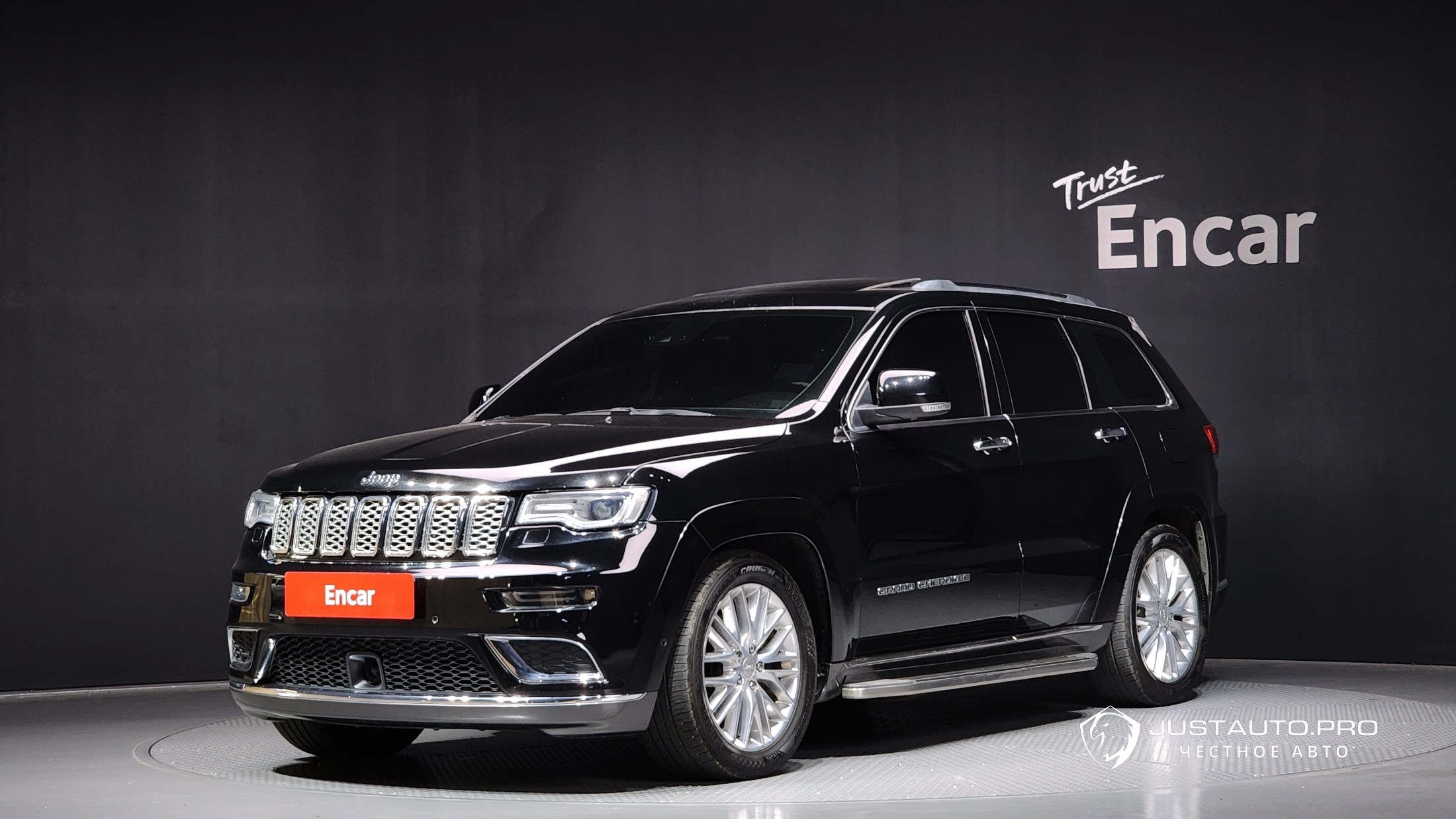 Автомобиль Jeep Cherokee