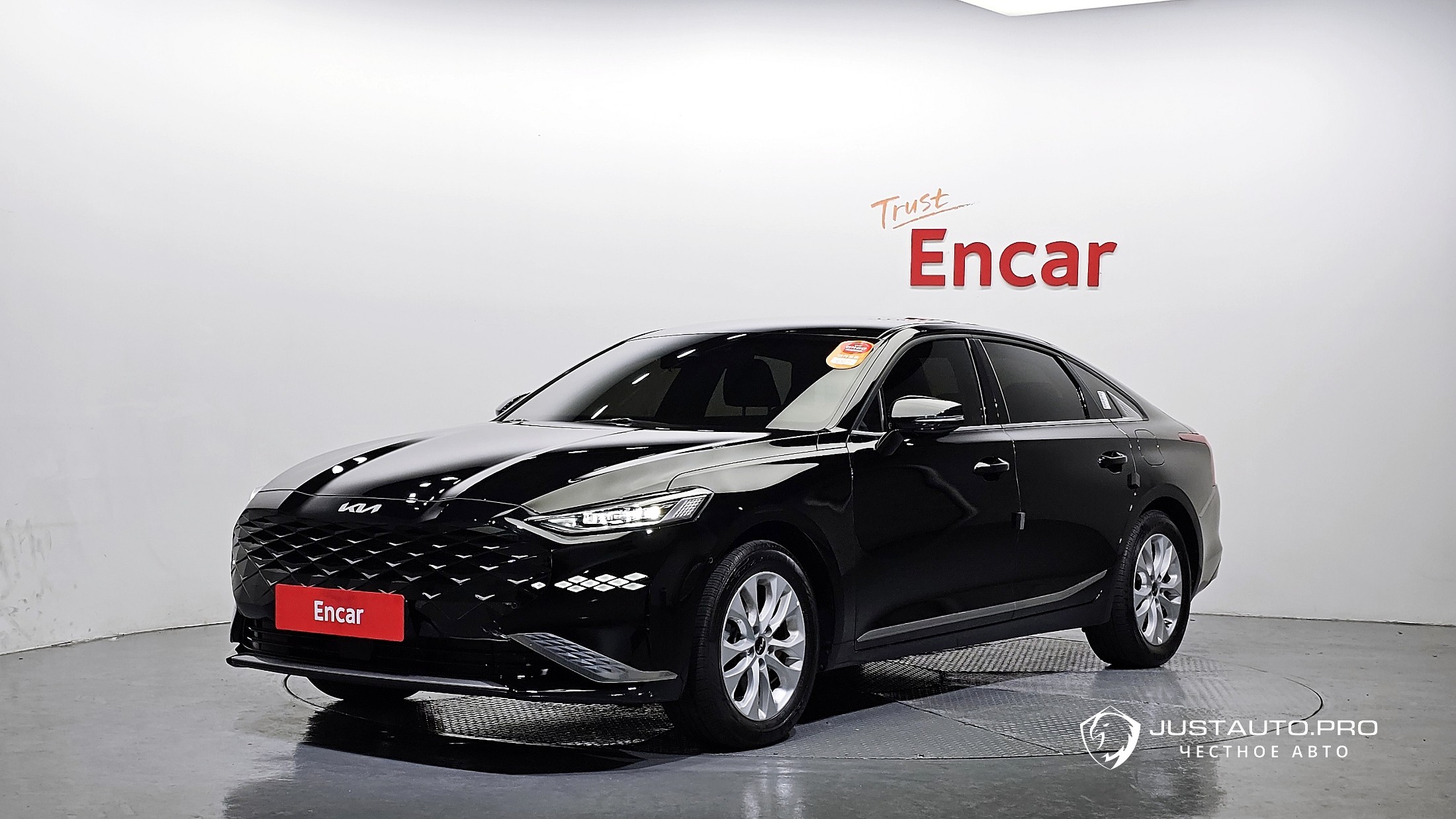 Автомобиль Kia K8