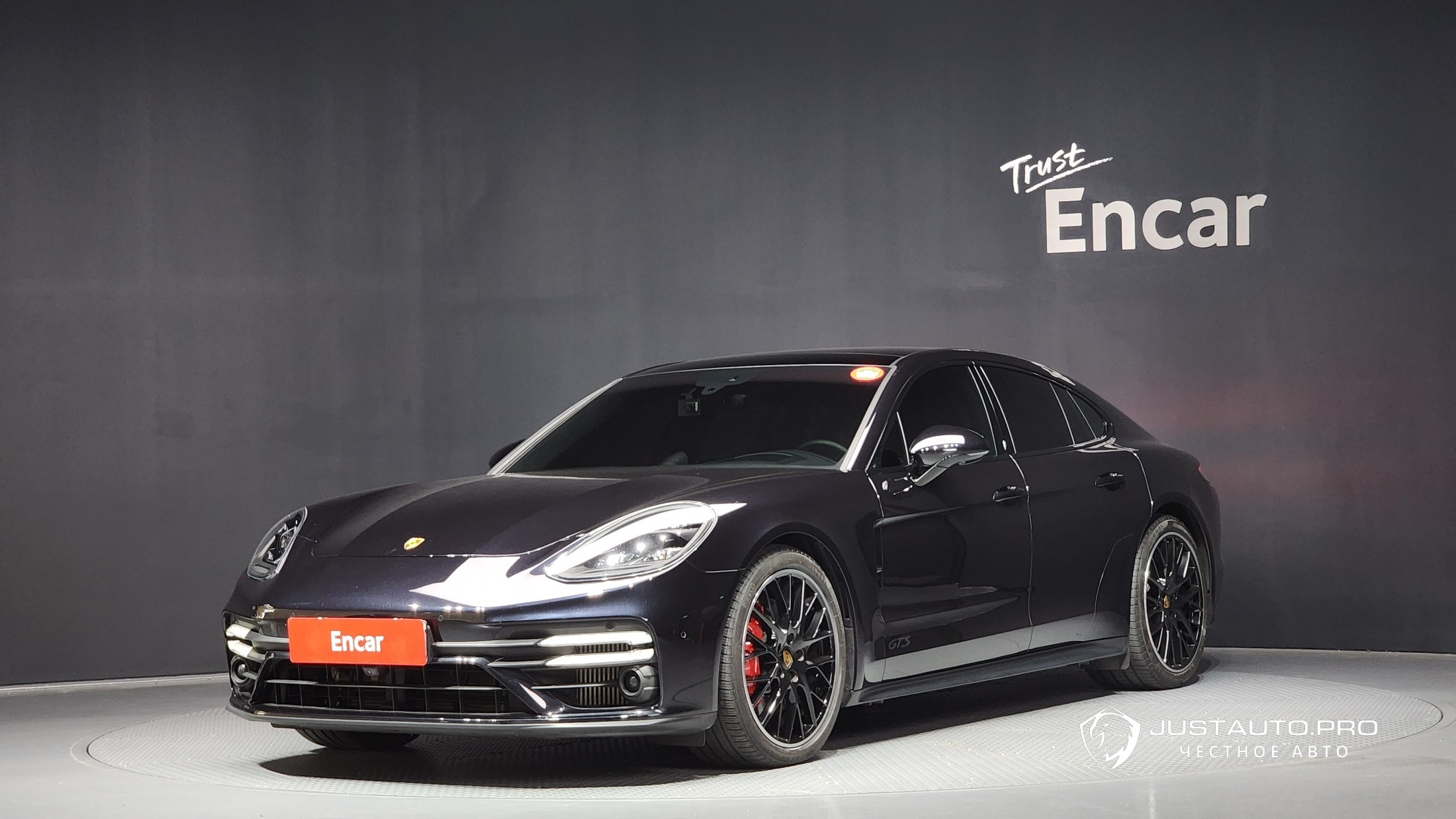 Автомобиль Porsche Panamera