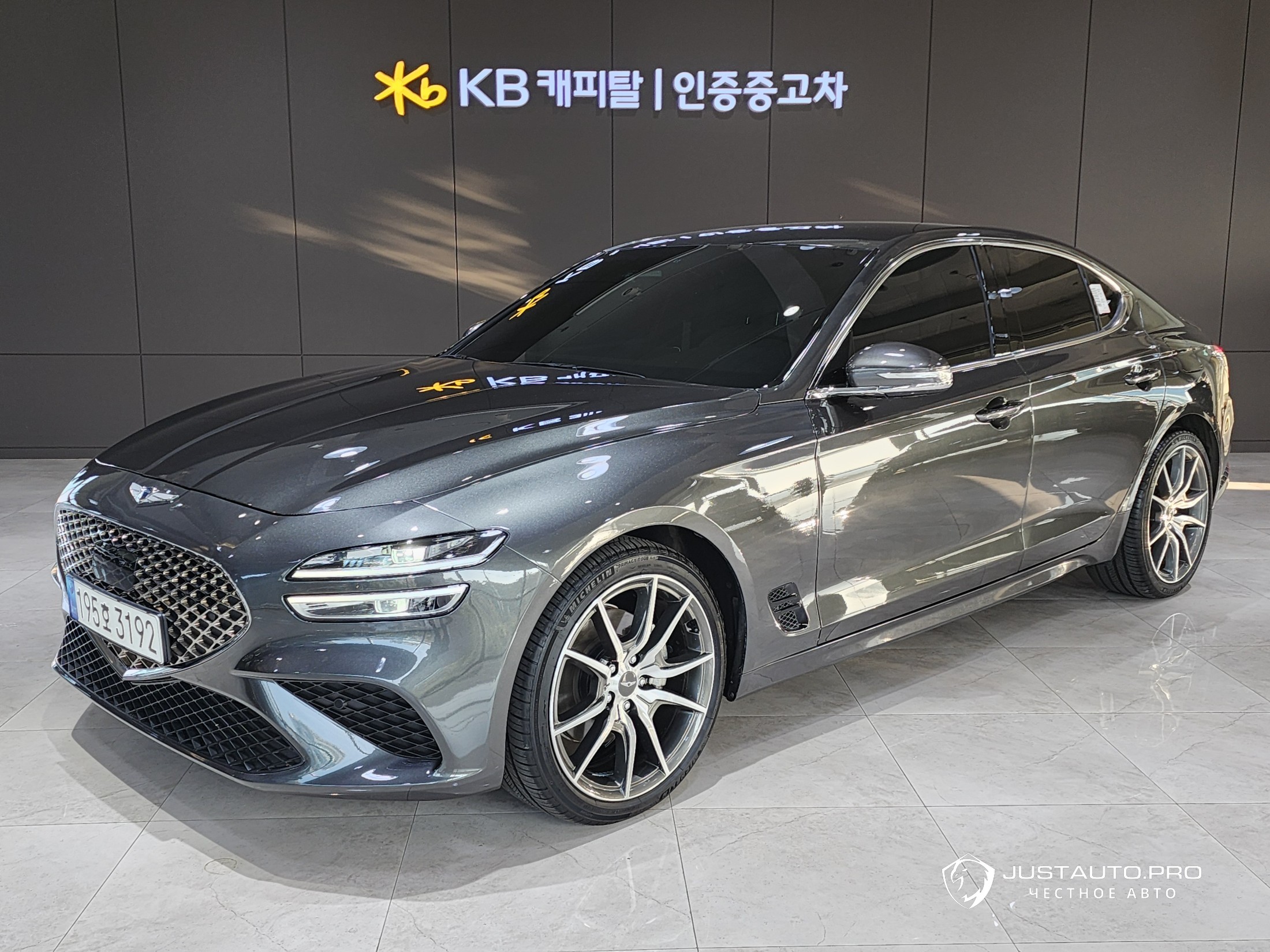 Автомобиль Genesis G70