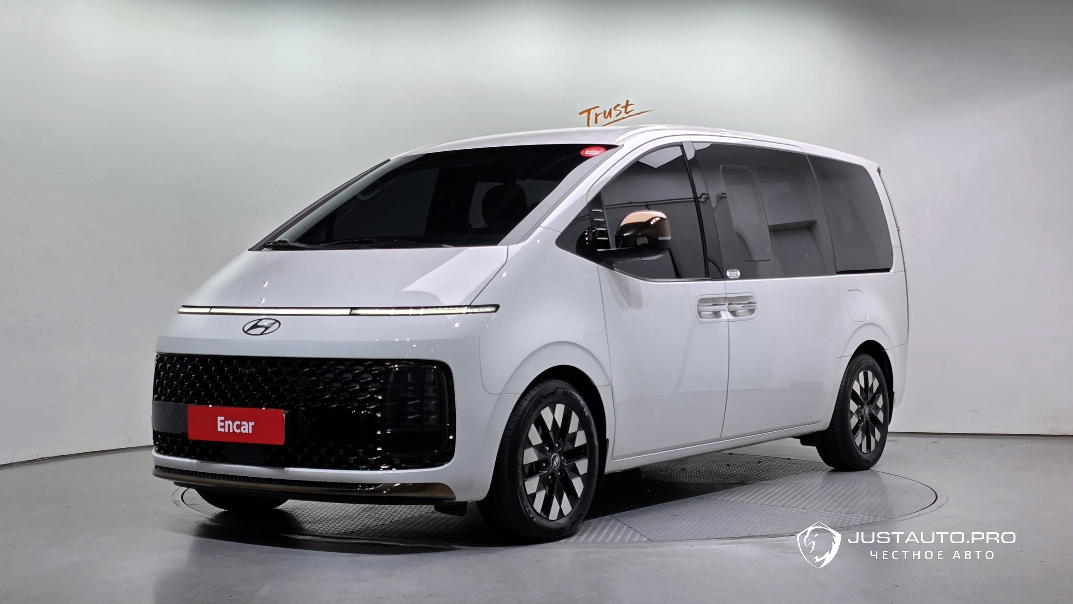 Автомобиль Hyundai Staria