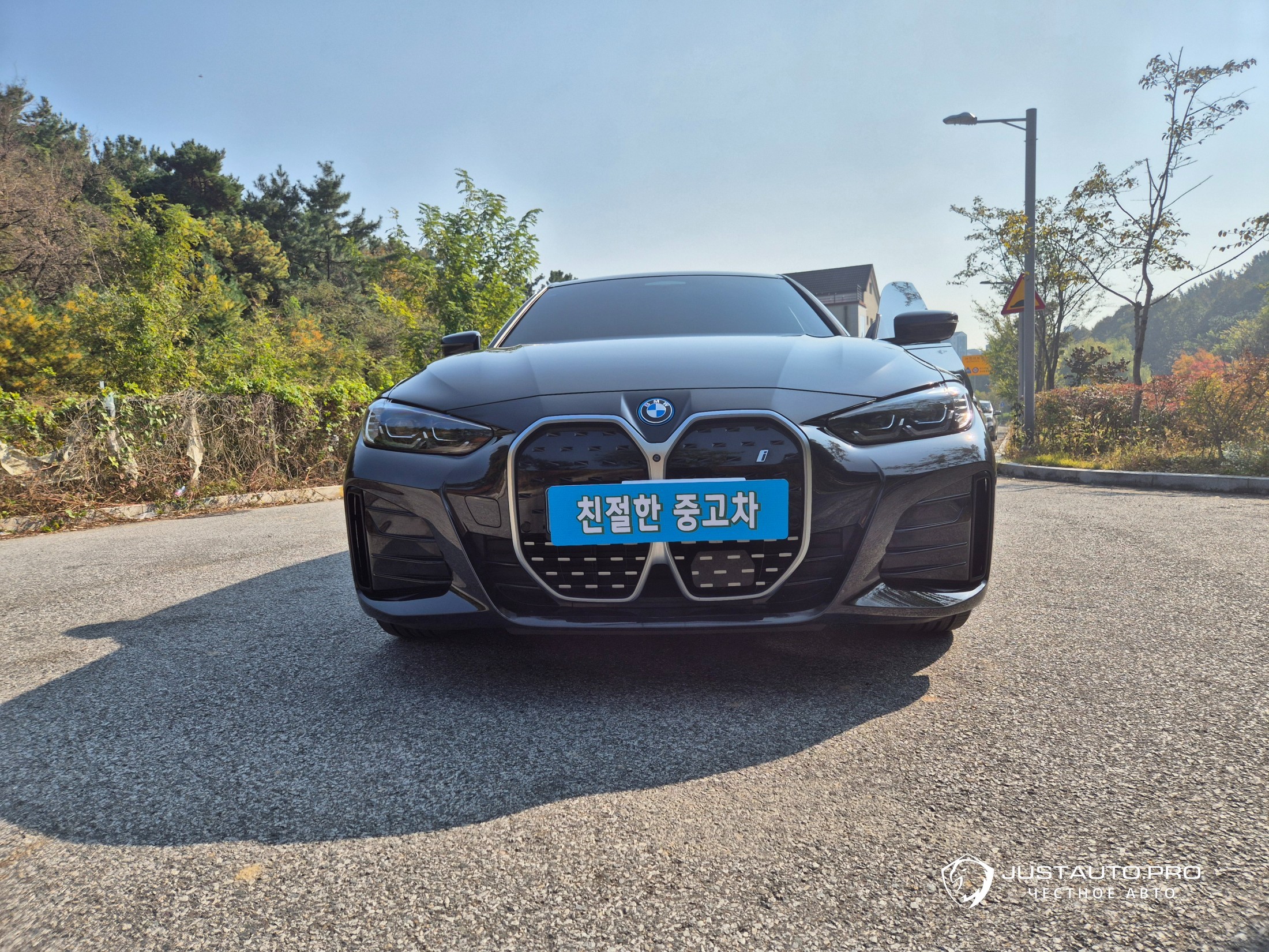 Автомобиль BMW i4