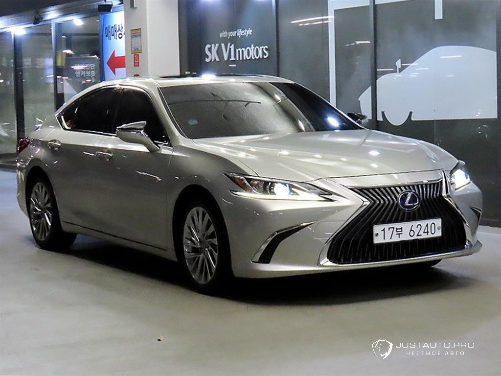 Автомобиль Lexus ES