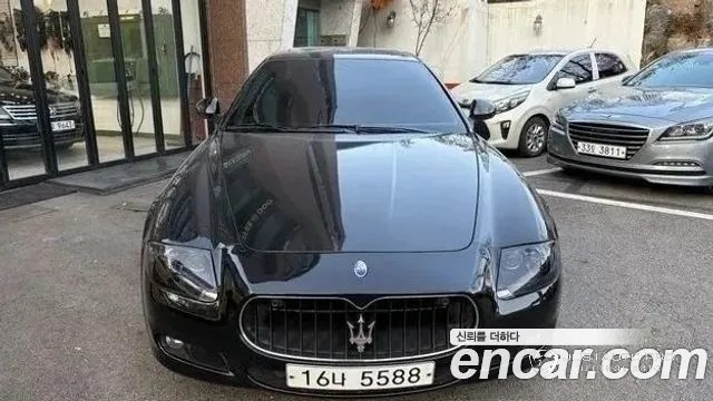 Автомобиль Maserati Quattroporte