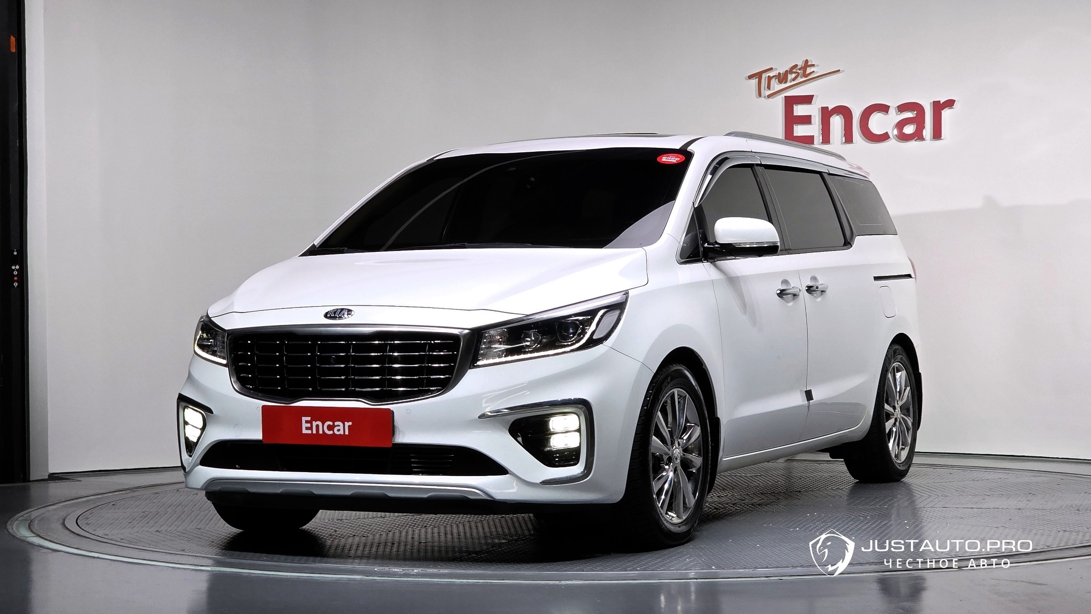 Автомобиль Kia Canival