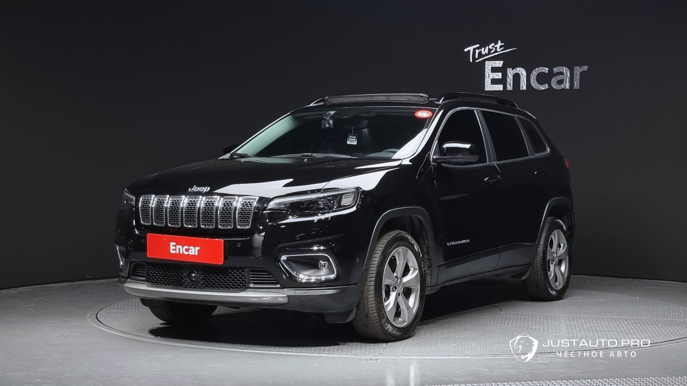 Автомобиль Jeep Cherokee