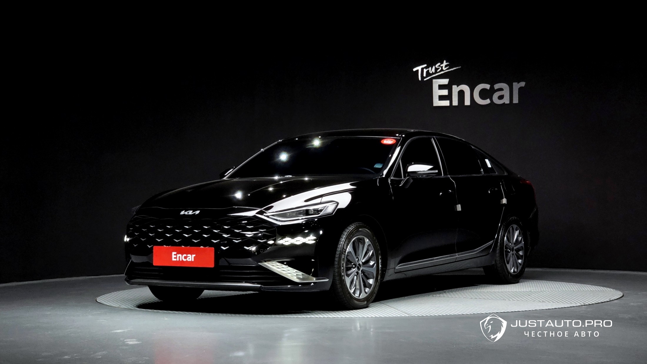 Автомобиль Kia K8