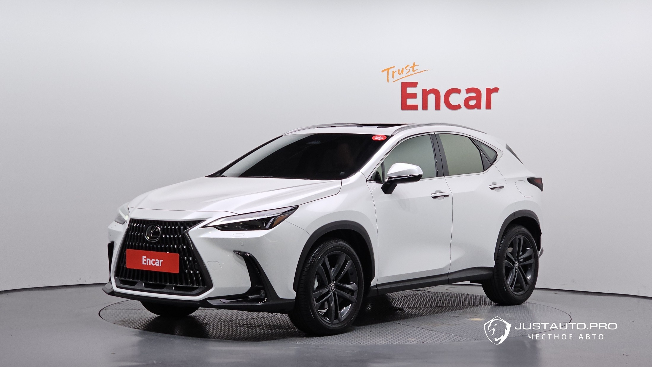 Автомобиль Lexus NX