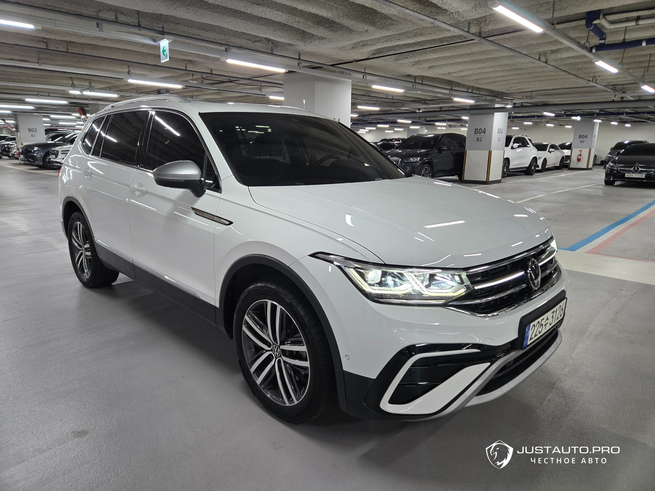 Автомобиль Volkswagen Tiguan