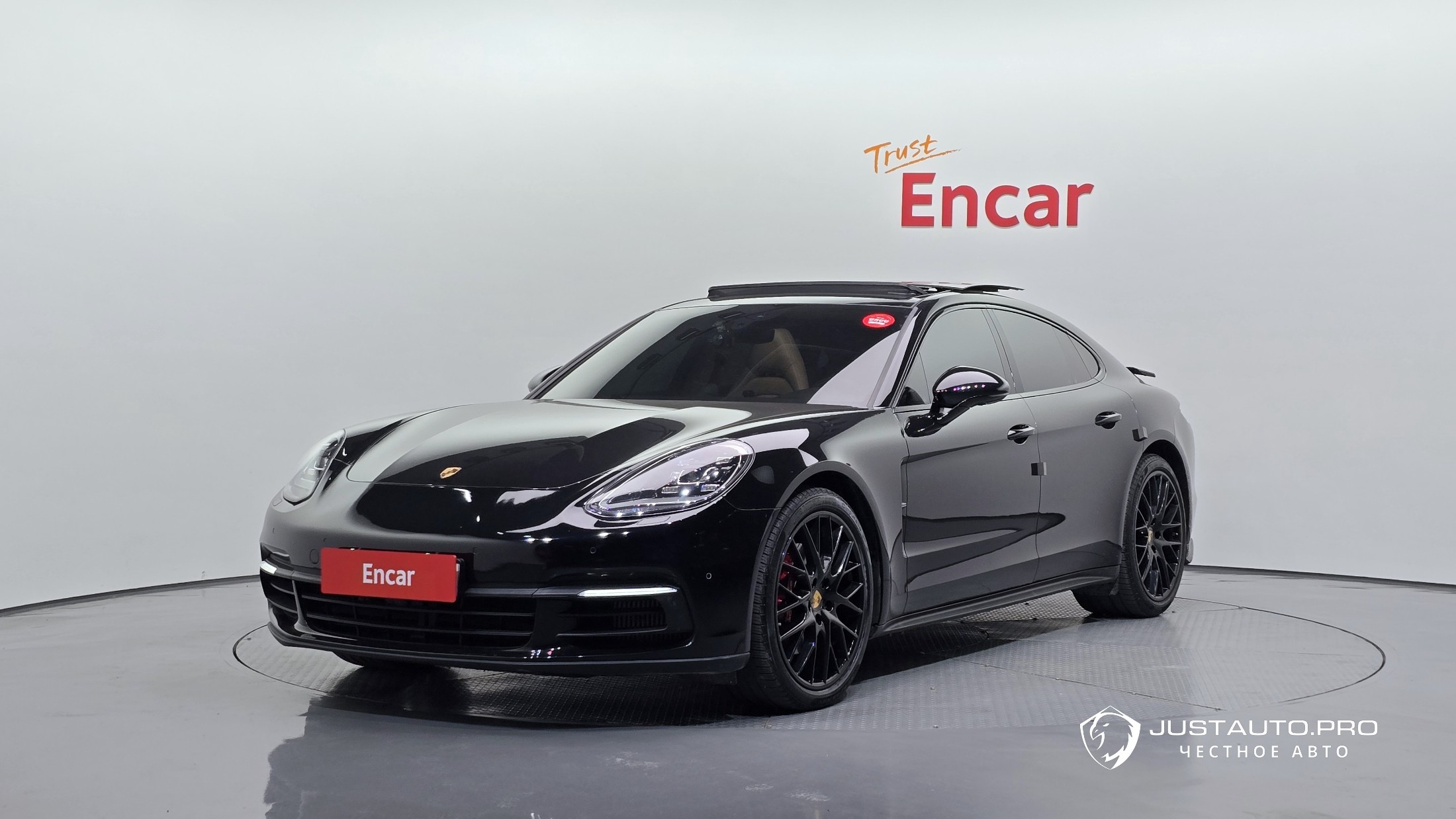 Автомобиль Porsche Panamera