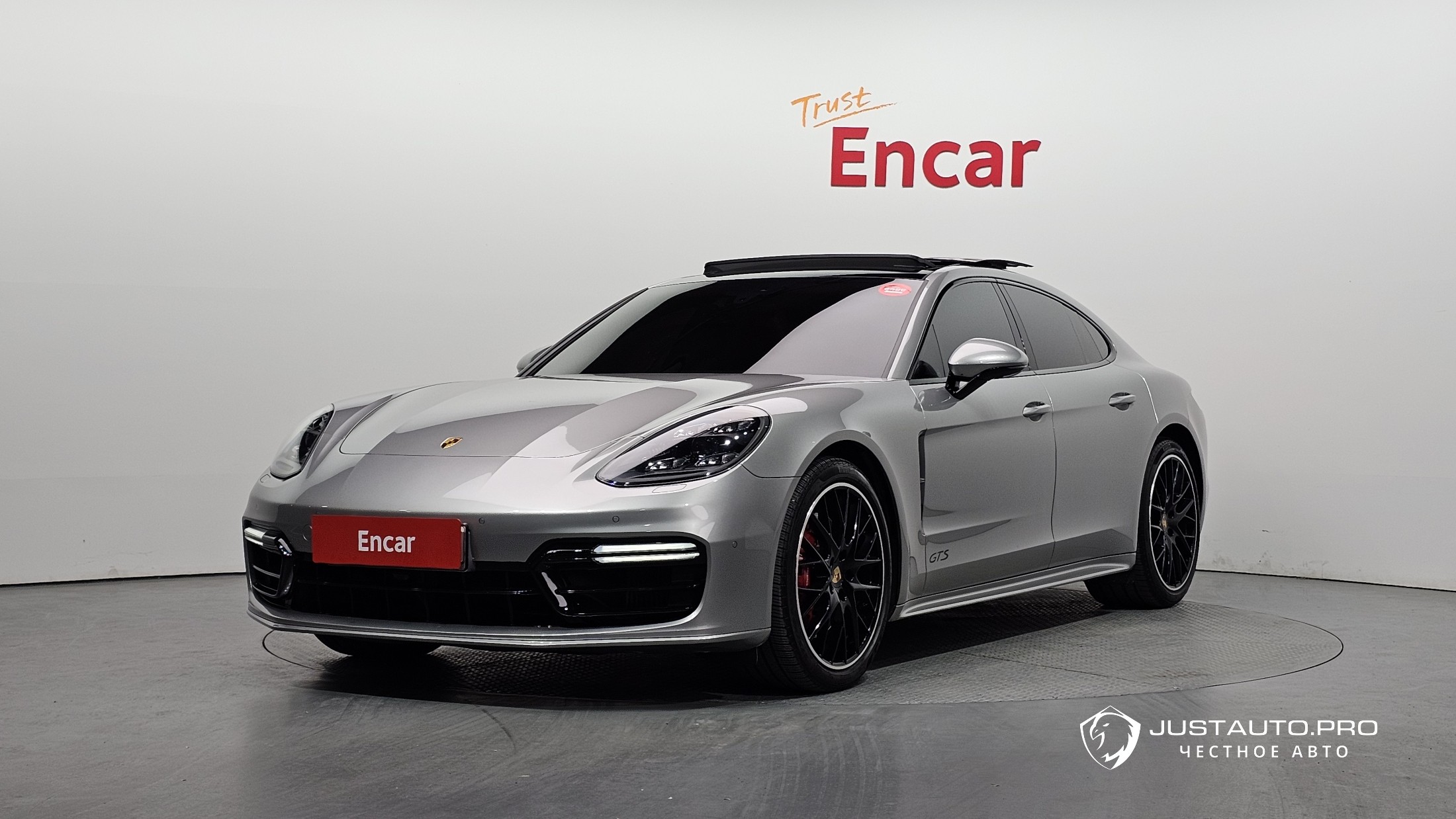 Автомобиль Porsche Panamera