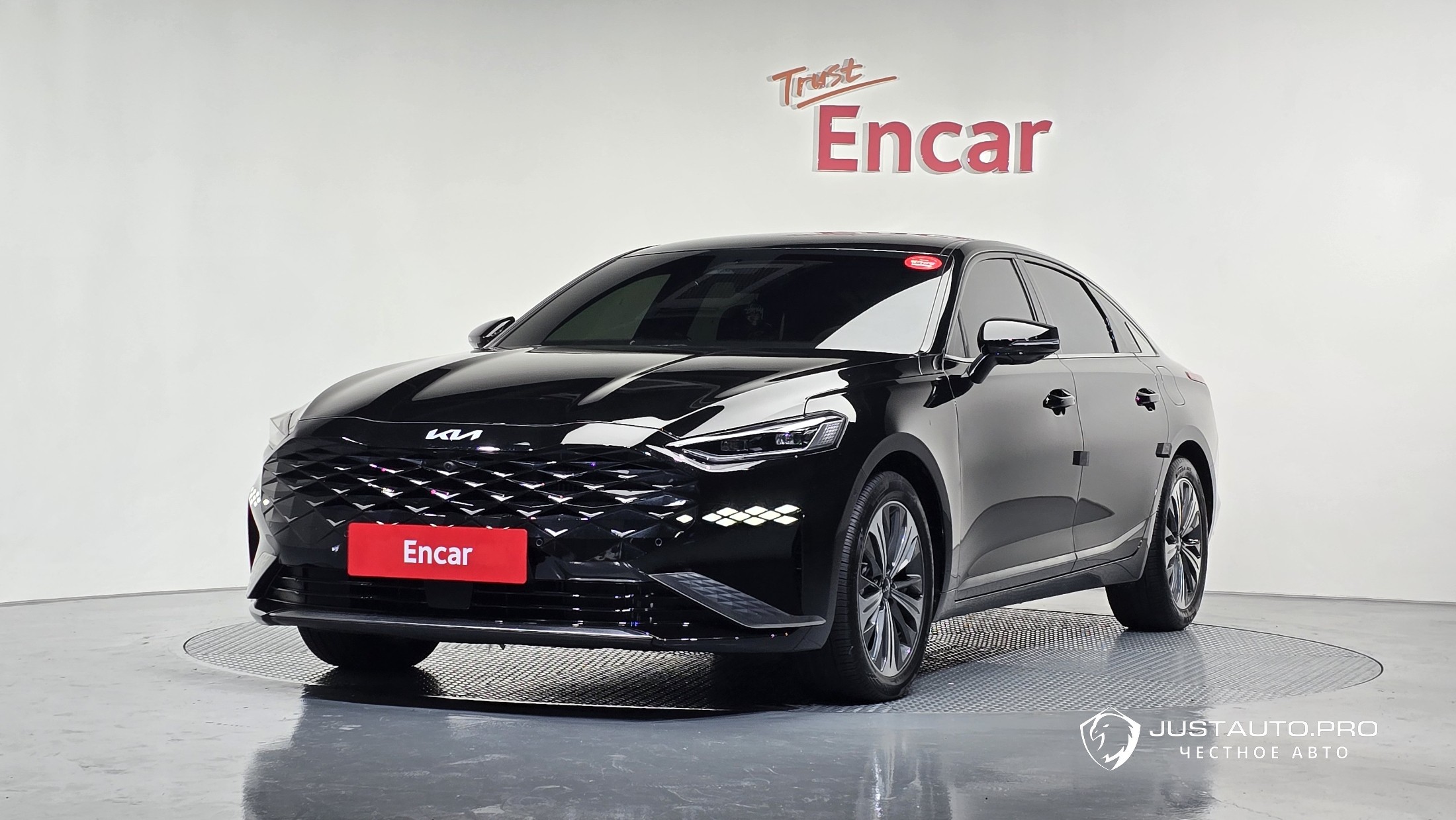 Автомобиль Kia K8