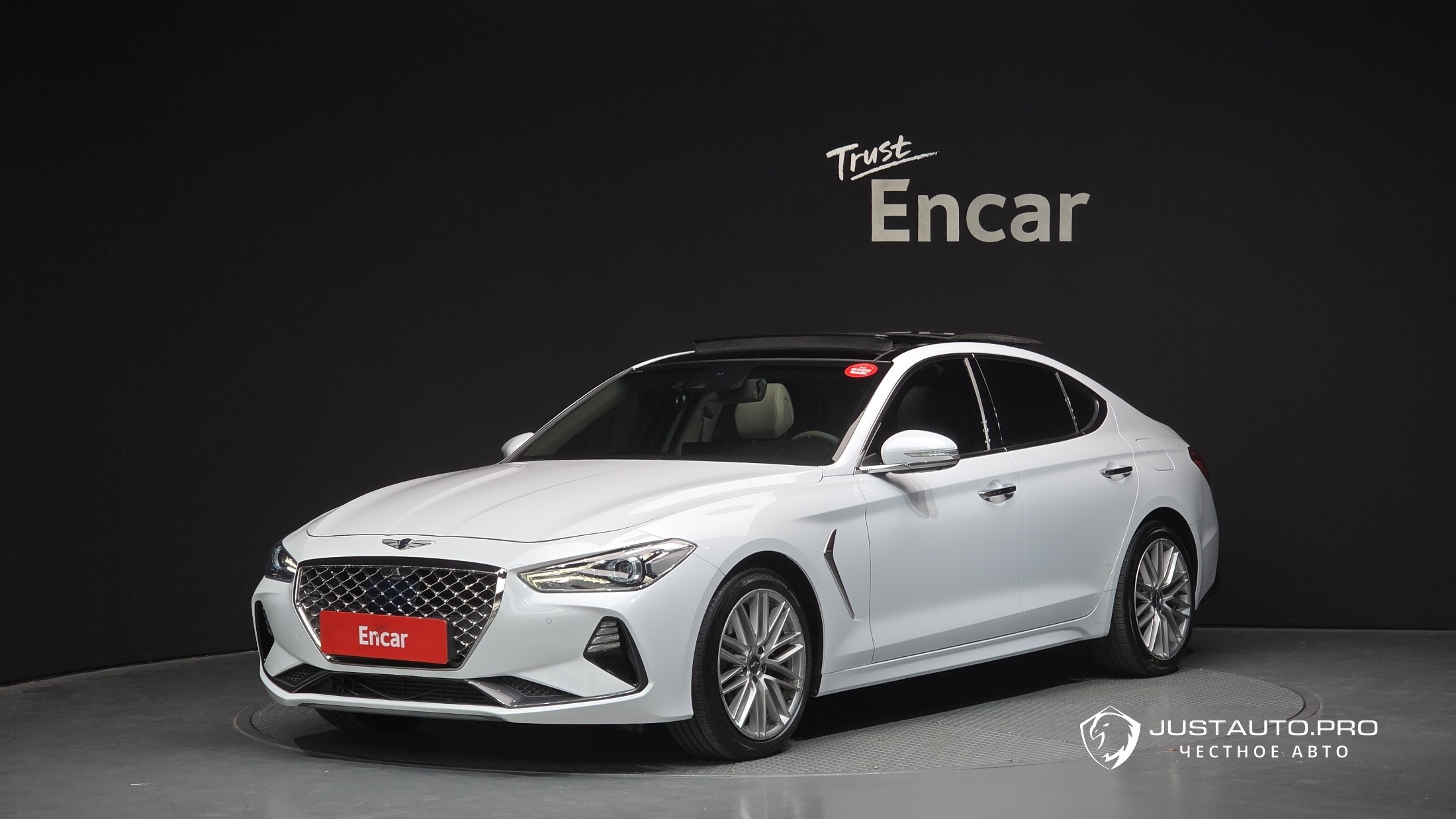 Автомобиль Genesis G70