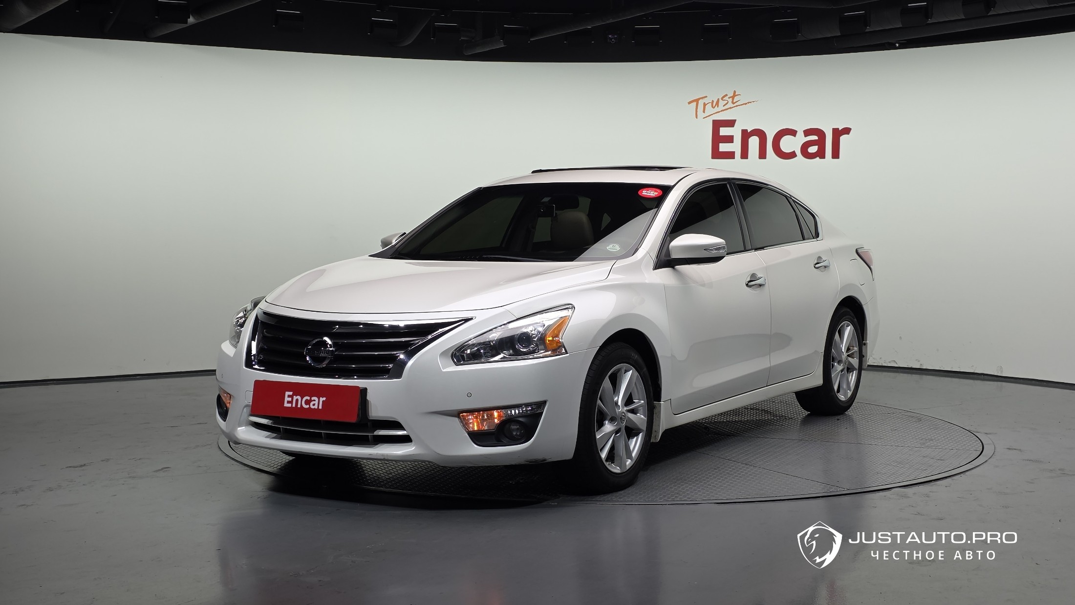 Автомобиль Nissan Altima