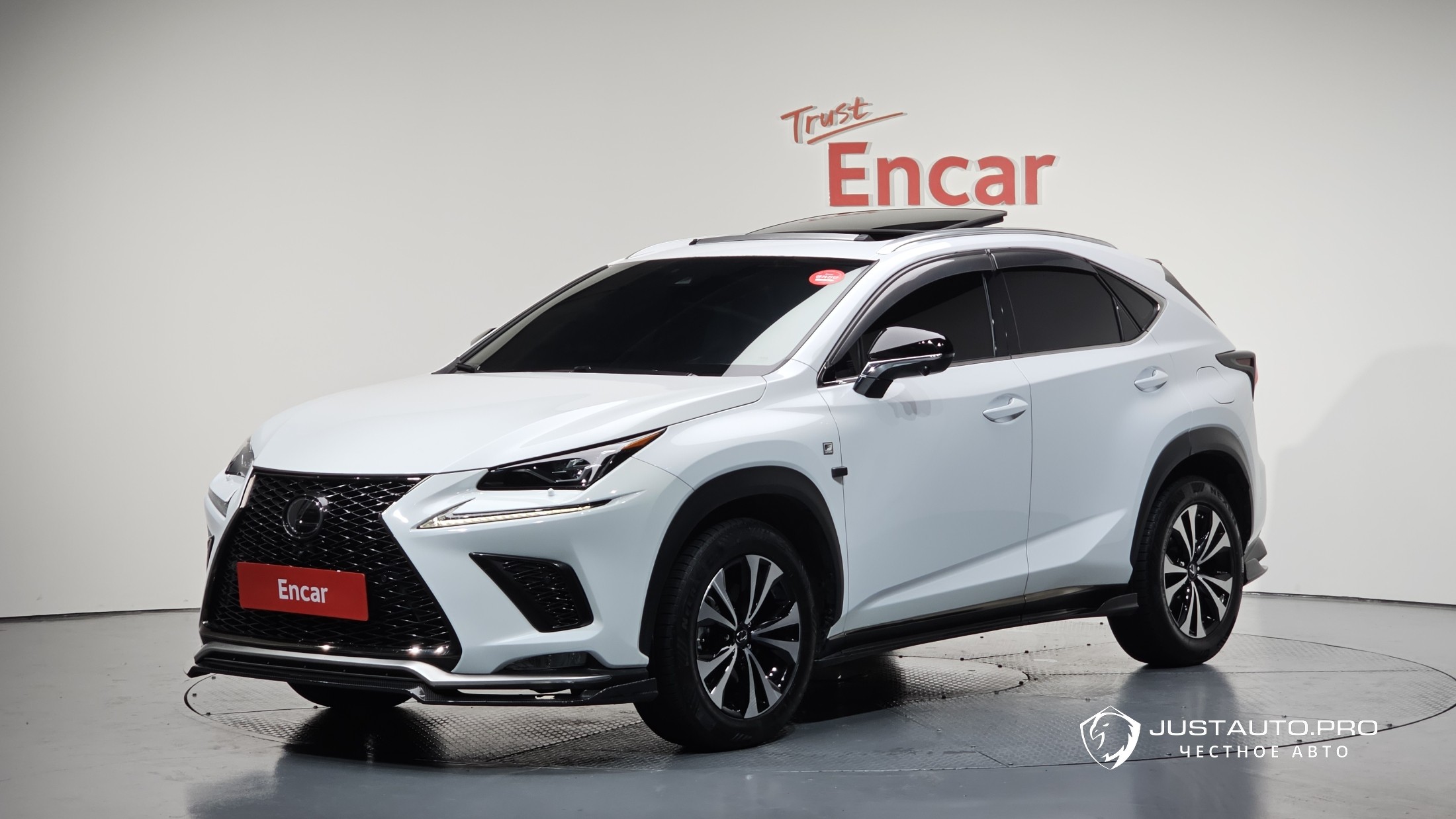 Автомобиль Lexus NX