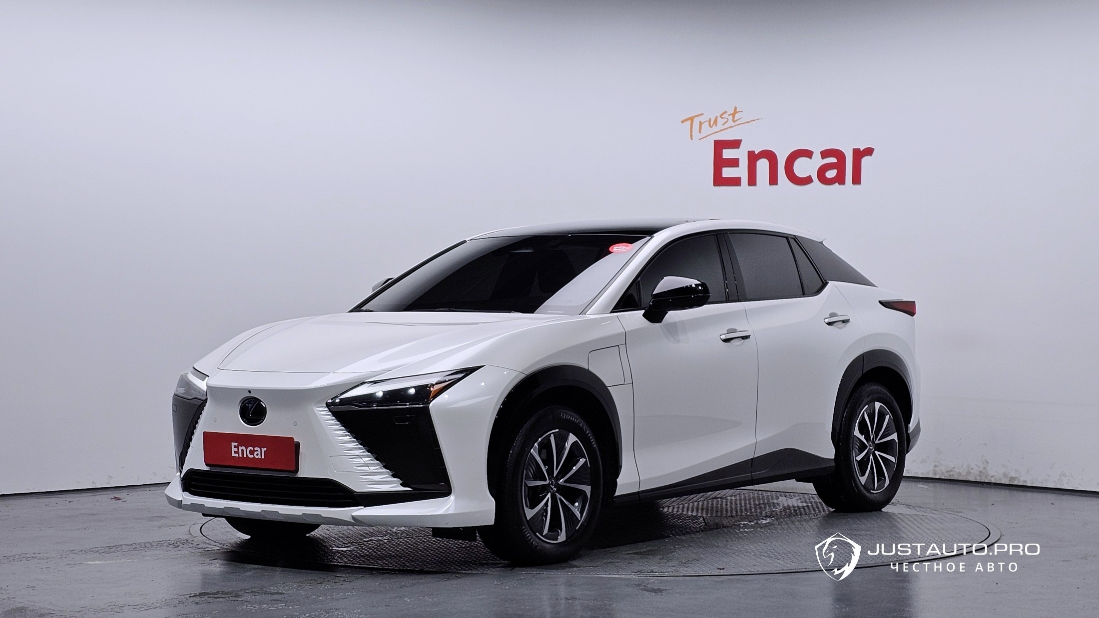 Автомобиль Lexus RZ
