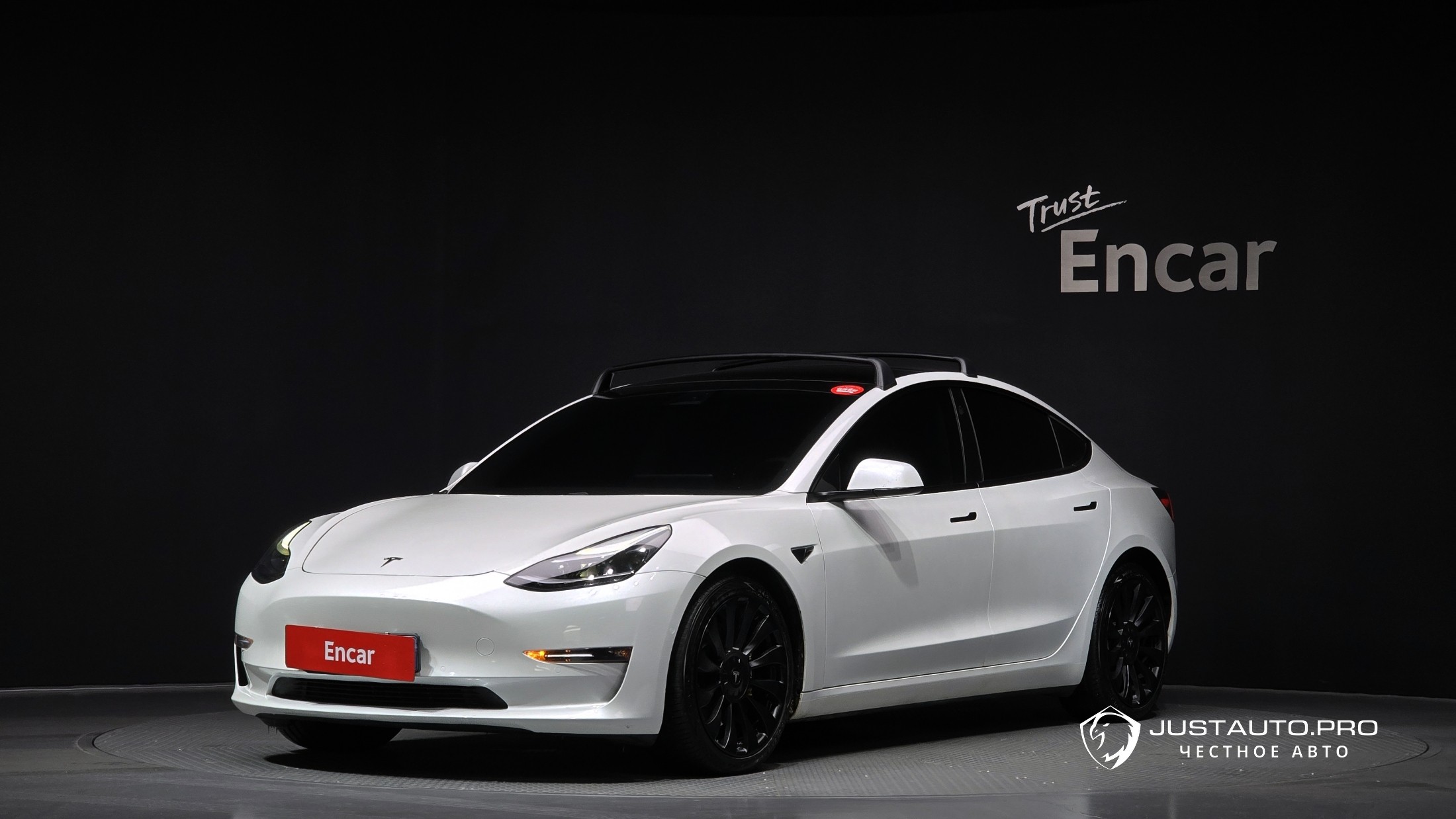 Автомобиль Tesla Model 3